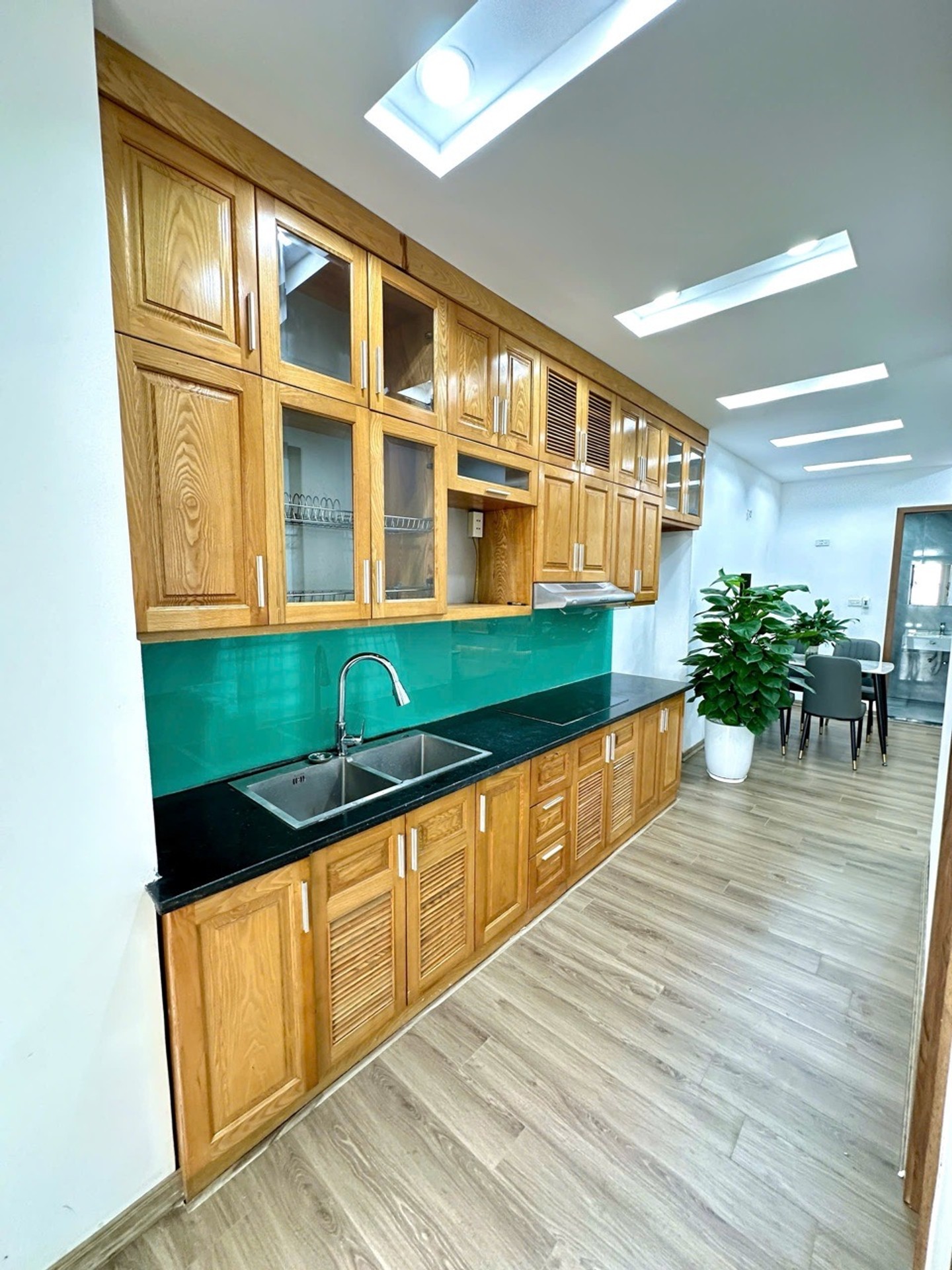 Bán nhà Nguyễn Xiển - diện tích 73m2 6 tầng - nhà đẹp hiếm có - giá 4,93 tỷ