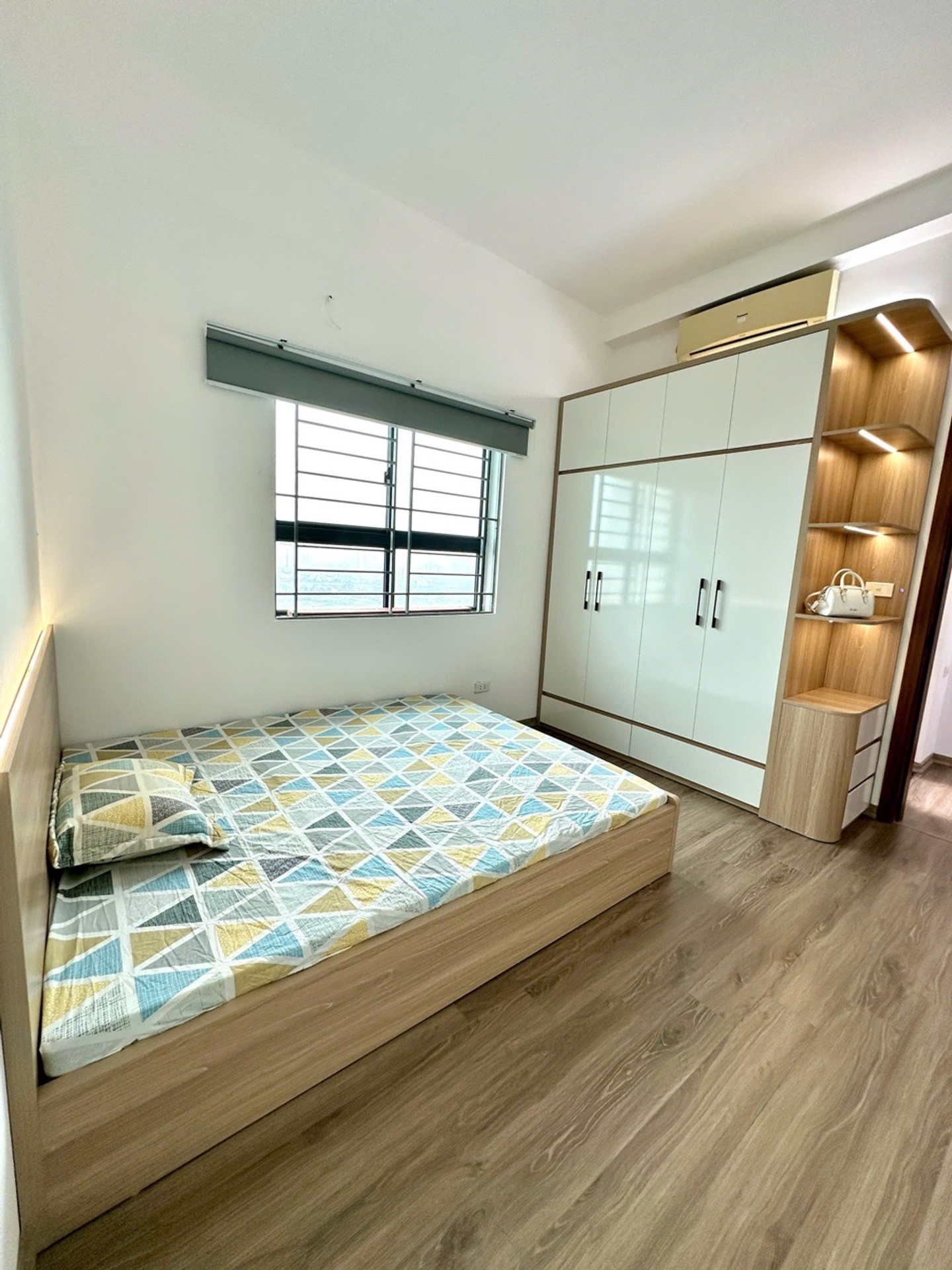 Bán nhà Nguyễn Xiển - diện tích 73m2 6 tầng - nhà đẹp hiếm có - giá 4,93 tỷ