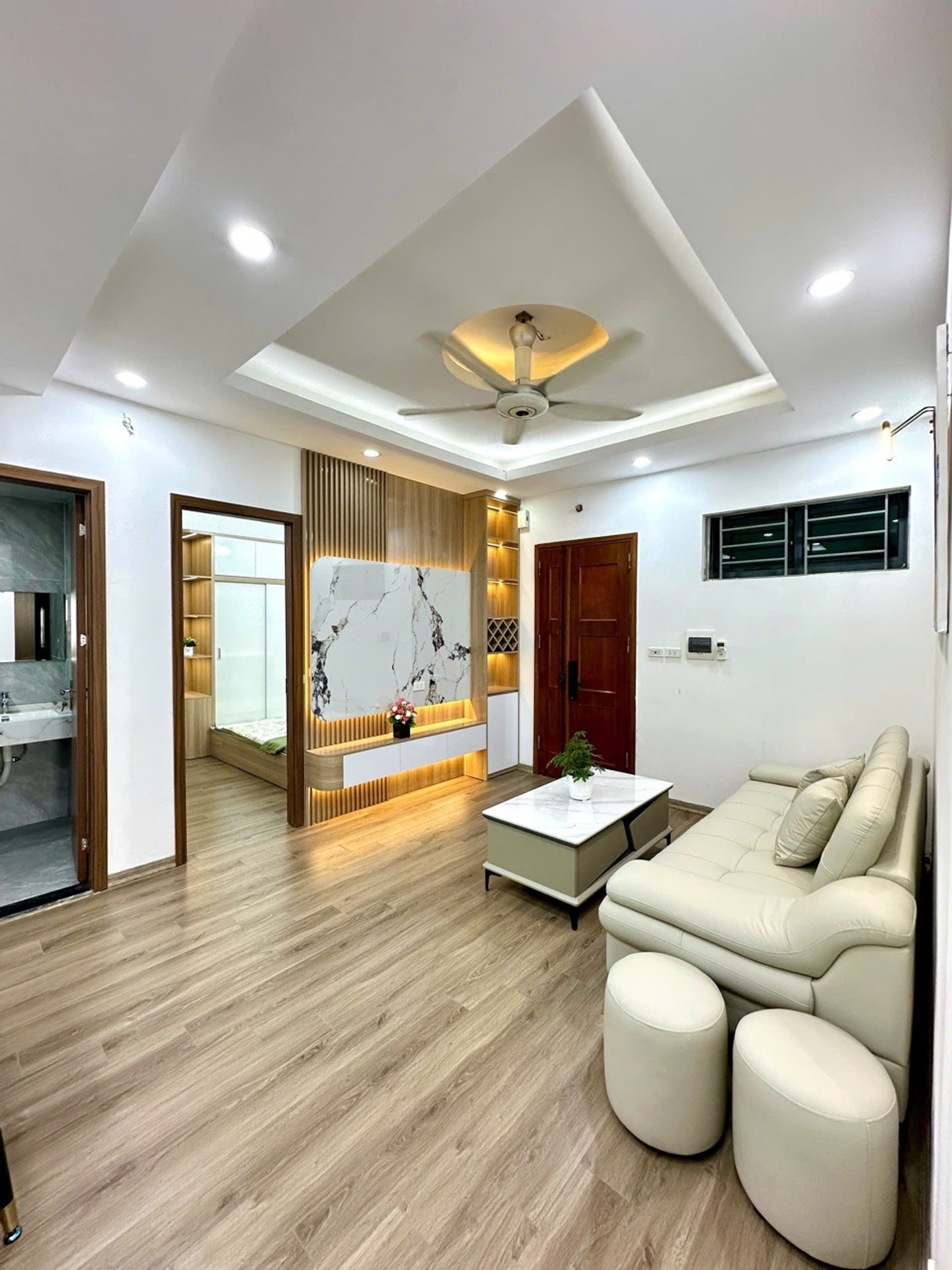Bán nhà Nguyễn Xiển - diện tích 73m2 6 tầng - nhà đẹp hiếm có - giá 4,93 tỷ