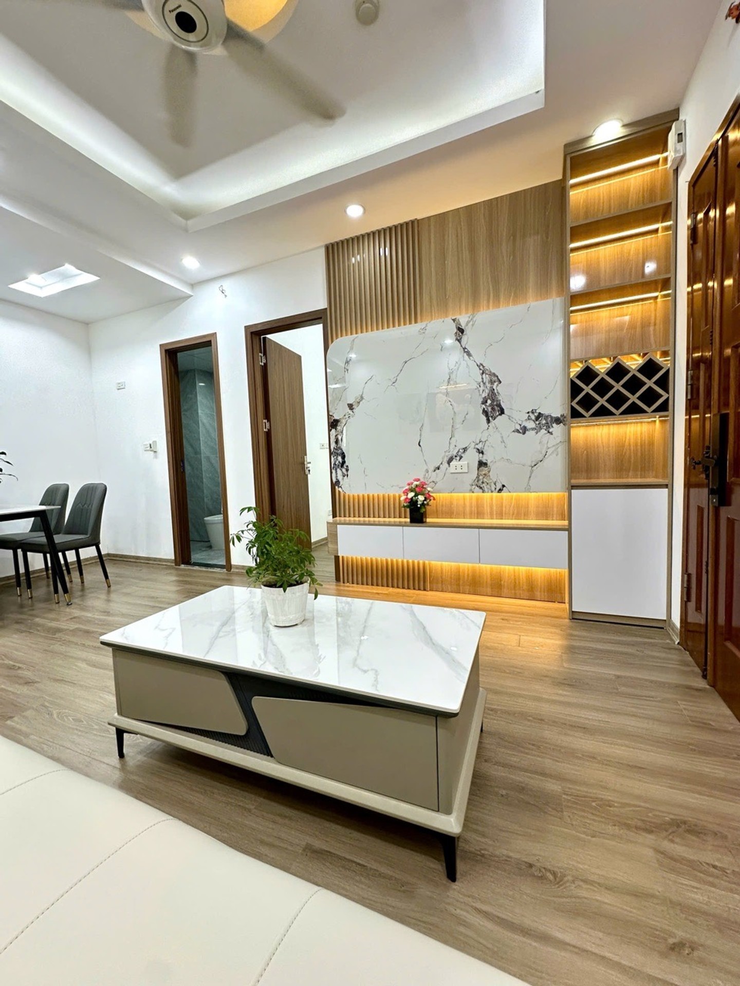 Bán nhà Nguyễn Xiển - diện tích 73m2 6 tầng - nhà đẹp hiếm có - giá 4,93 tỷ