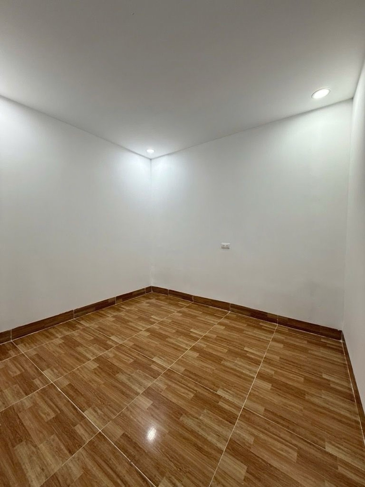 Bán nhà Định Công Thượng - diện tích 31m2 5 tầng - ô tô đỗ cửa - giá 8,3 tỷ