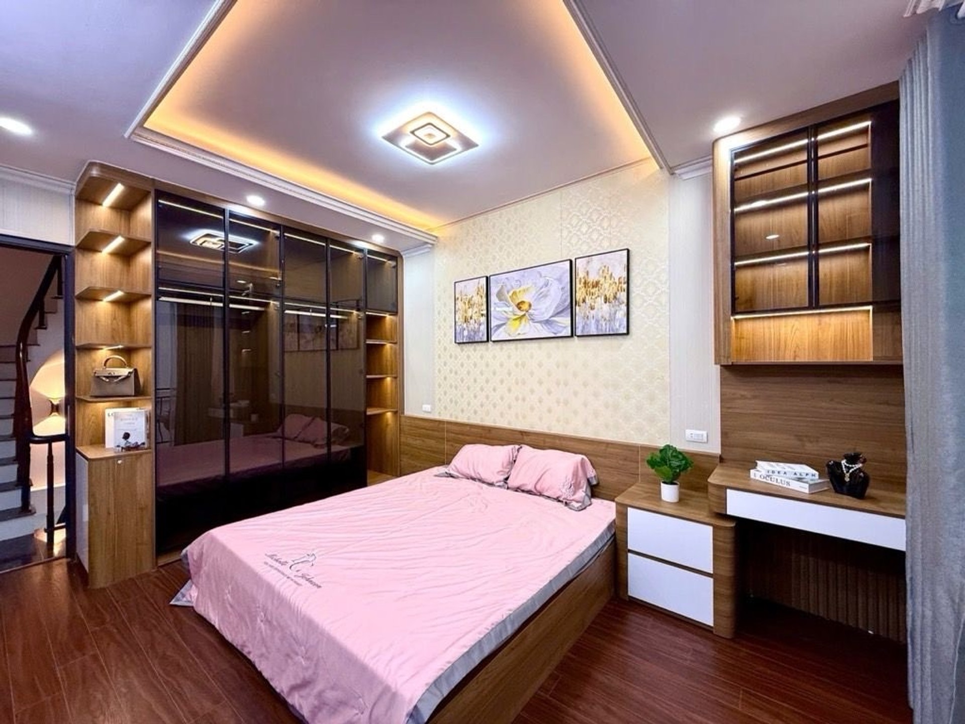 Bán nhà Định Công Thượng - diện tích 31m2 5 tầng - ô tô đỗ cửa - giá 8,3 tỷ