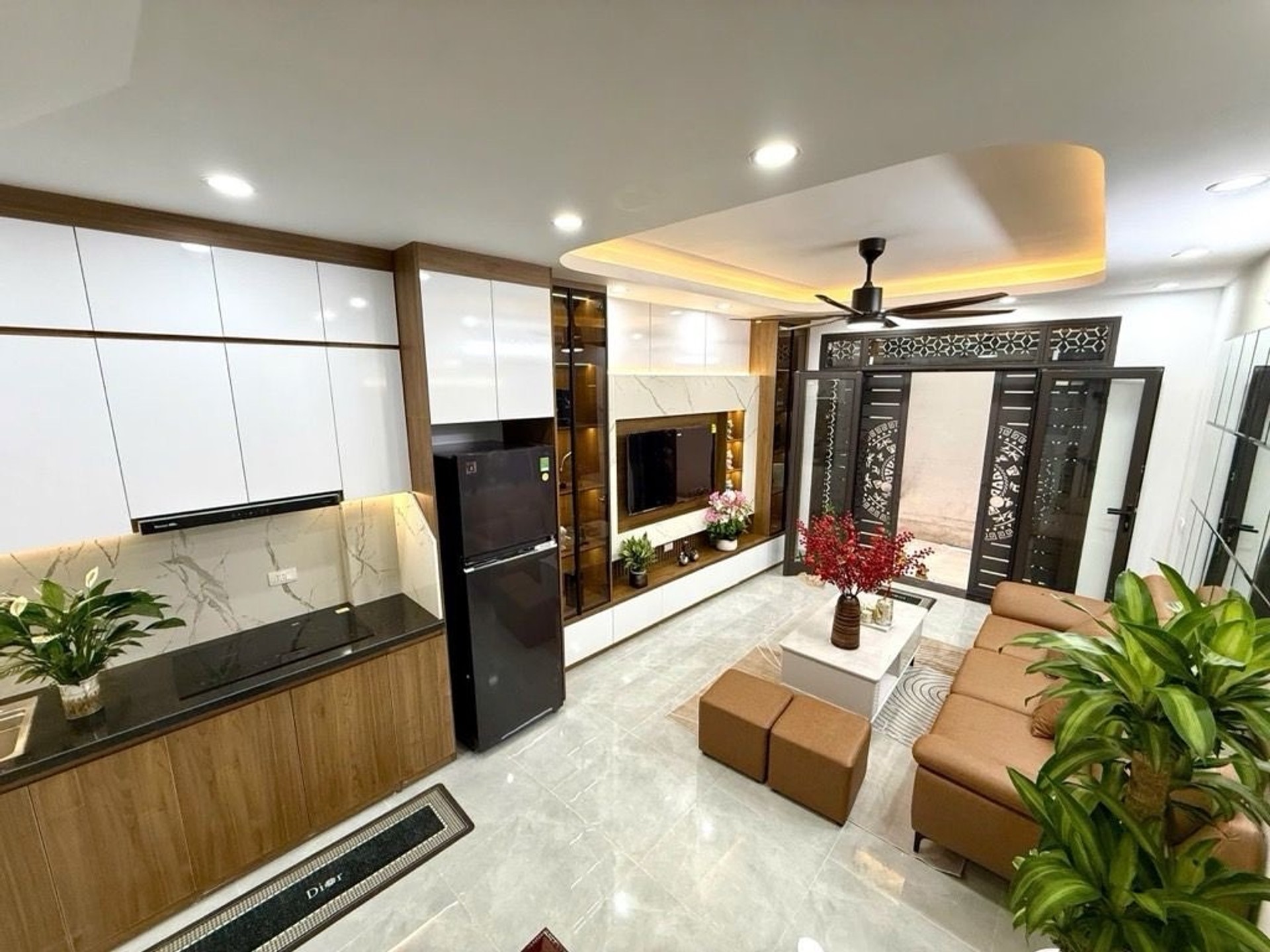 Bán nhà Định Công Thượng - diện tích 31m2 5 tầng - ô tô đỗ cửa - giá 8,3 tỷ