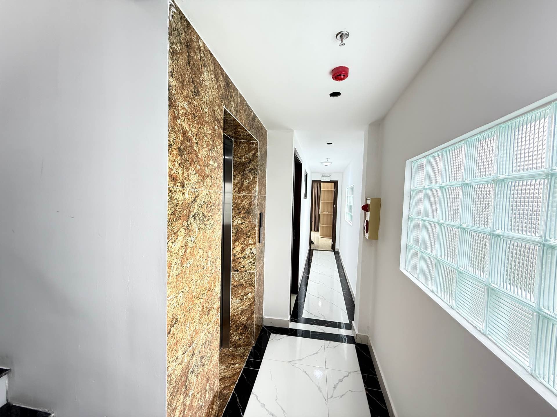 Bán nhà Kim Ngưu - diện tích 69m2 6 tầng - Thang máy - giá 13,9 tỷ