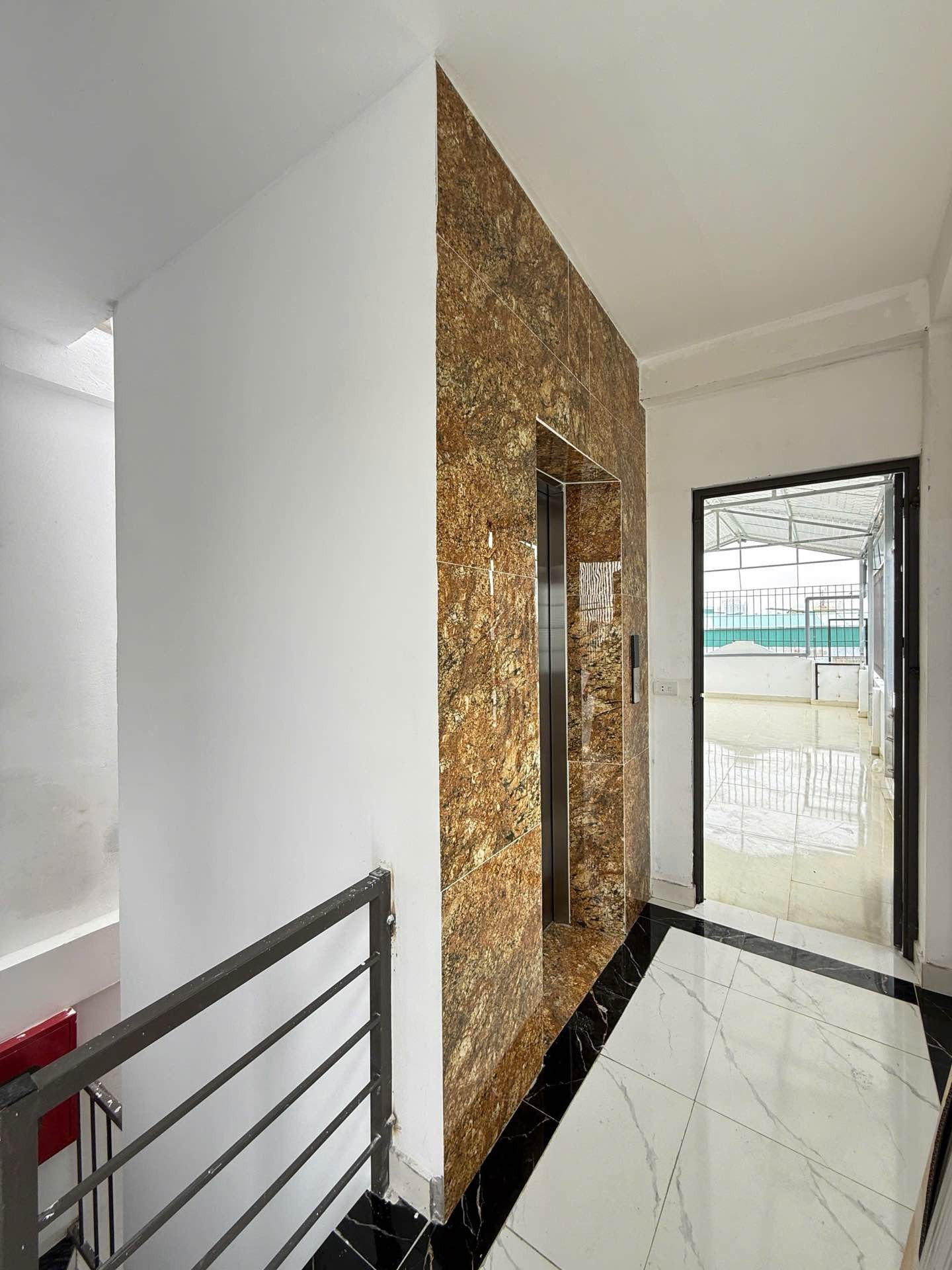 Bán nhà Kim Ngưu - diện tích 69m2 6 tầng - Thang máy - giá 13,9 tỷ