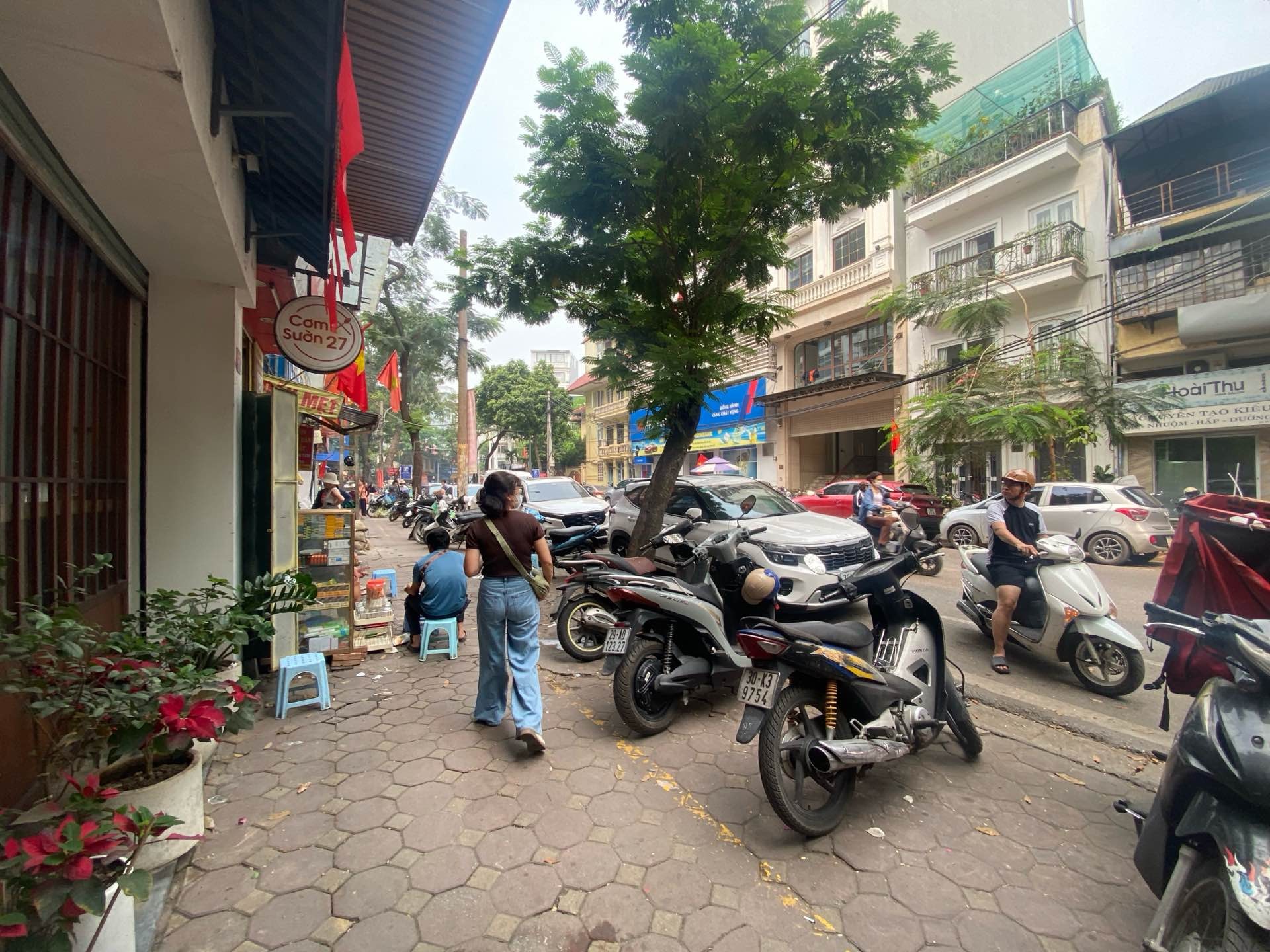 Bán nhà Hàn Thuyên - diện tích 33m2 5 tầng - Lô góc 2 mặt thoáng - giá 39,5 tỷ