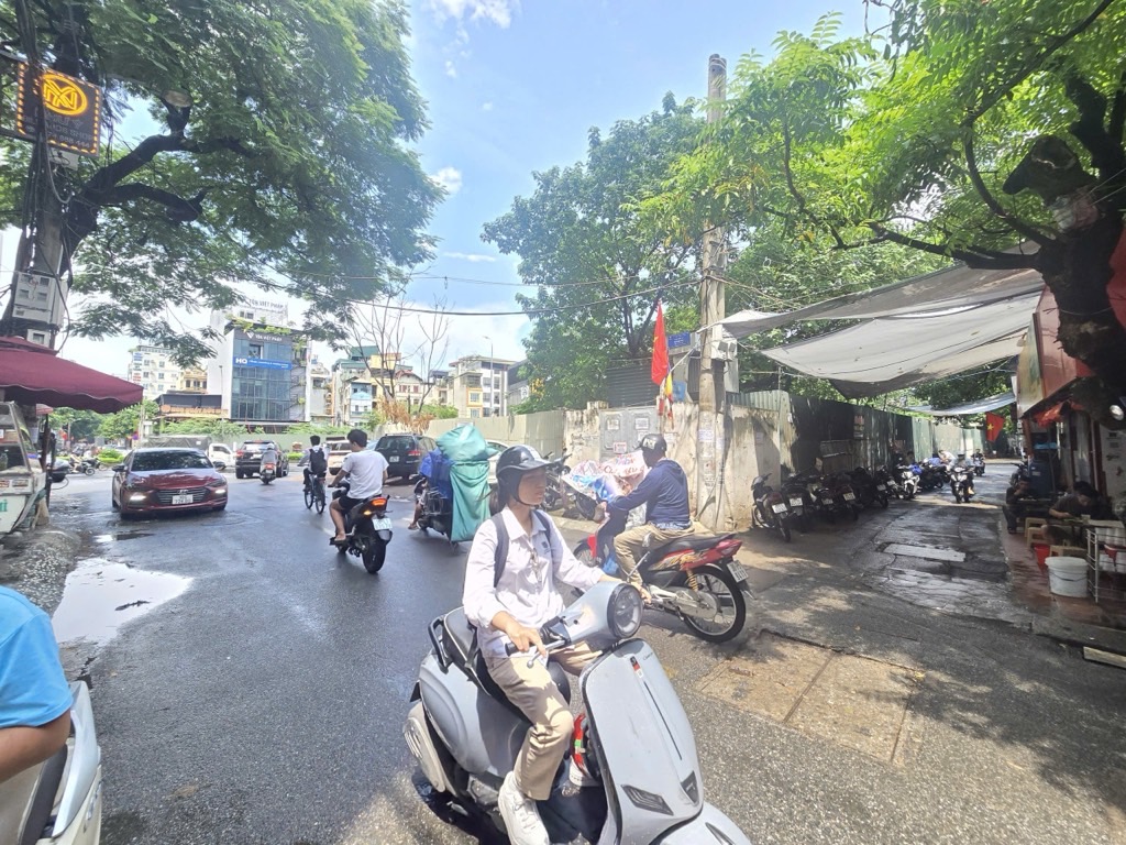 Bán nhà Hoàng Ngân - diện tích 418m2 1 tầng - Ô TÔ, KINH DOANH - giá 165 tỷ