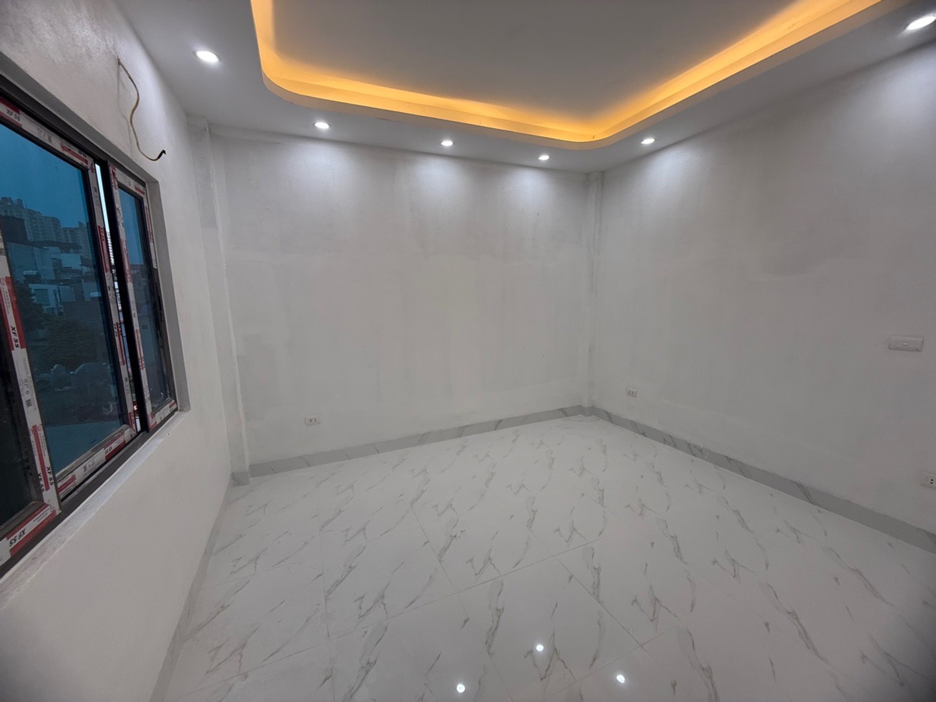 Bán nhà Định Công - diện tích 53m2 4 tầng - ô tô đỗ cửa - giá 6,4 tỷ