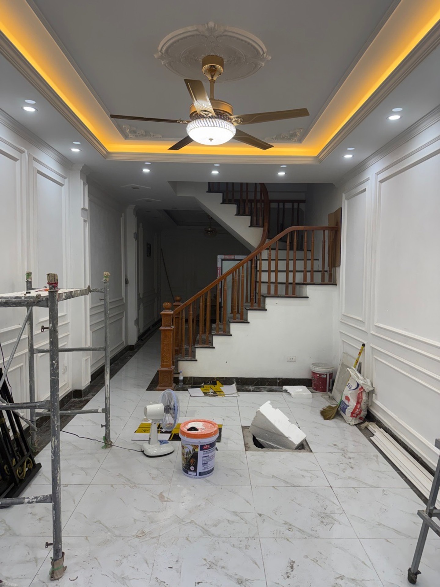Bán nhà Định Công - diện tích 53m2 4 tầng - ô tô đỗ cửa - giá 6,4 tỷ