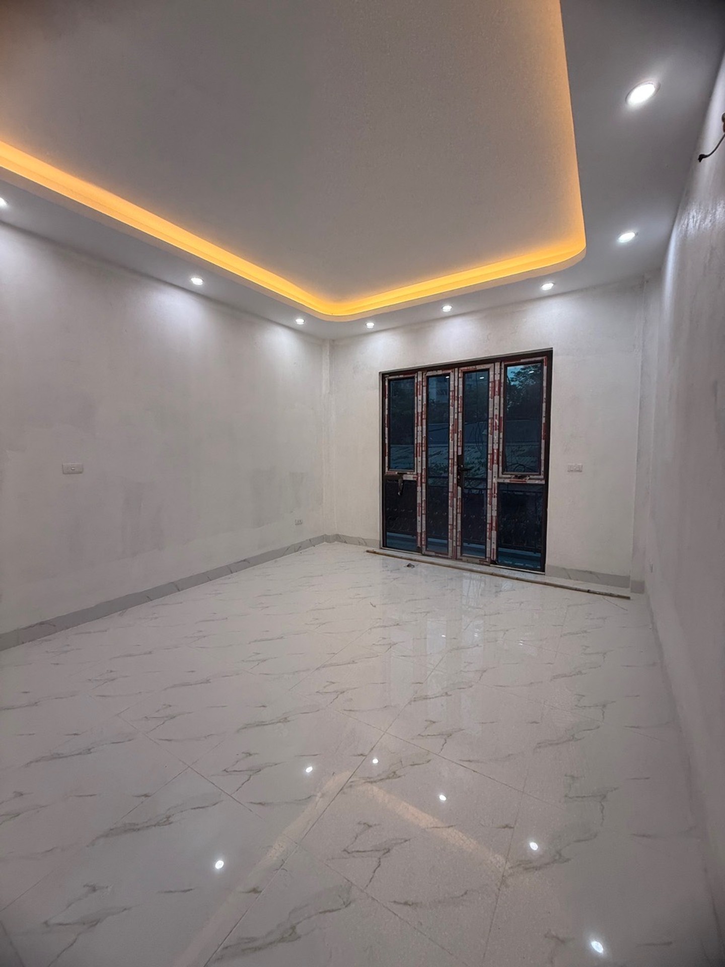 Bán nhà Định Công - diện tích 53m2 4 tầng - ô tô đỗ cửa - giá 6,4 tỷ