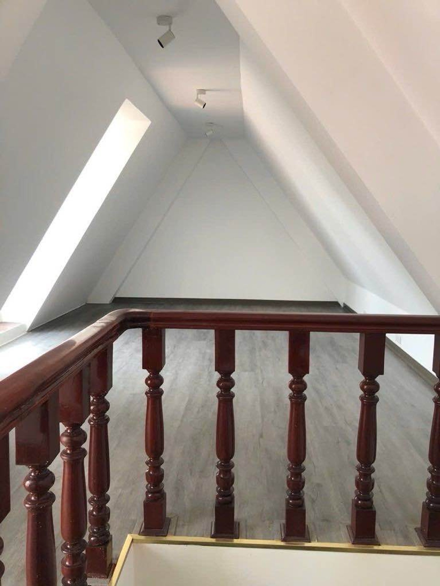 Bán nhà Vũ Tông Phan - diện tích 300m2 3 tầng - ô tô tránh - giá 120 tỷ