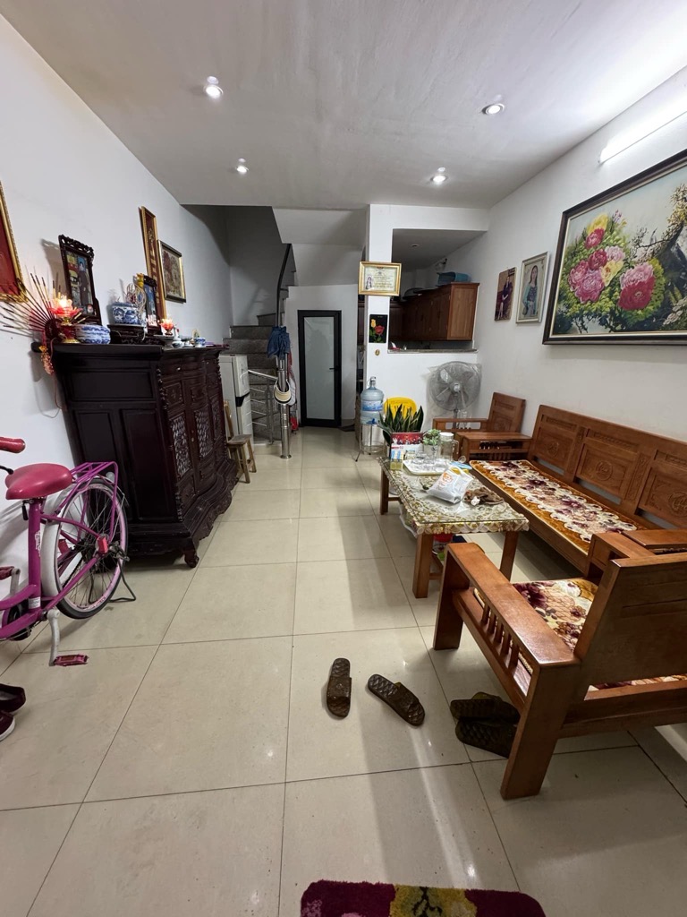 Bán nhà Lĩnh Nam - diện tích 30m2 2 tầng - ô tô đỗ cửa - giá 3,2 tỷ