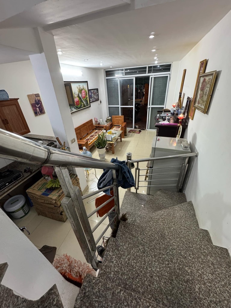 Bán nhà Lĩnh Nam - diện tích 30m2 2 tầng - ô tô đỗ cửa - giá 3,2 tỷ