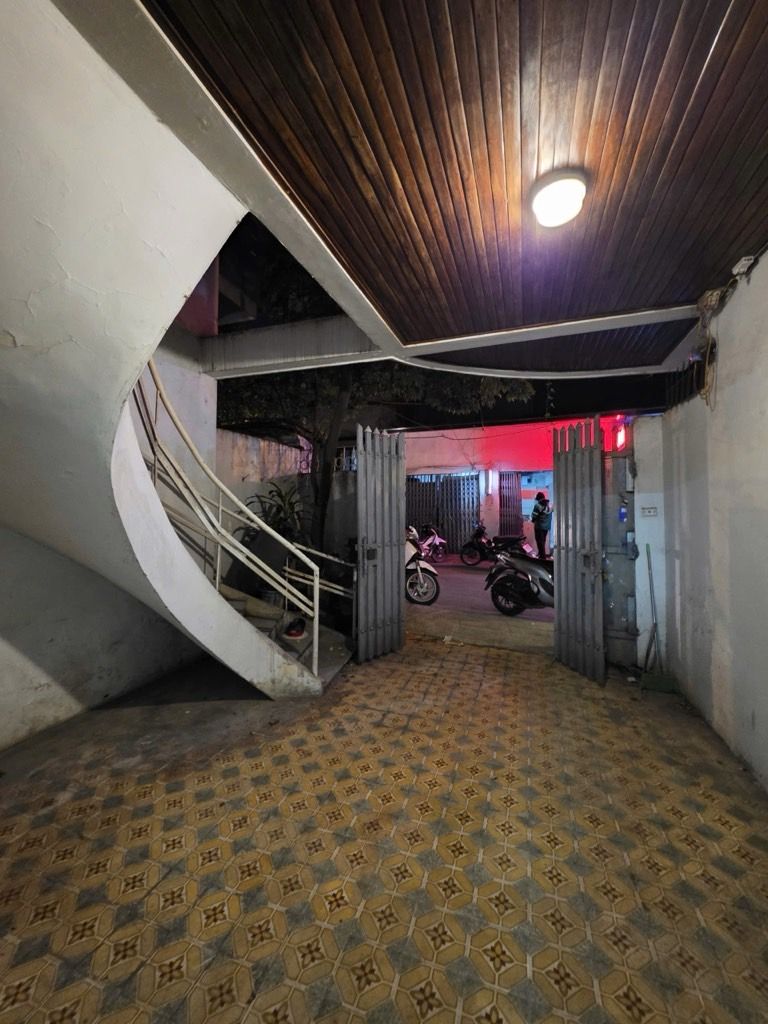 Bán nhà Hoàng Văn Thái - diện tích 106m2 3 tầng - LÔ GÓC - Ô TÔ - KINH DOANH - giá 29,8 tỷ