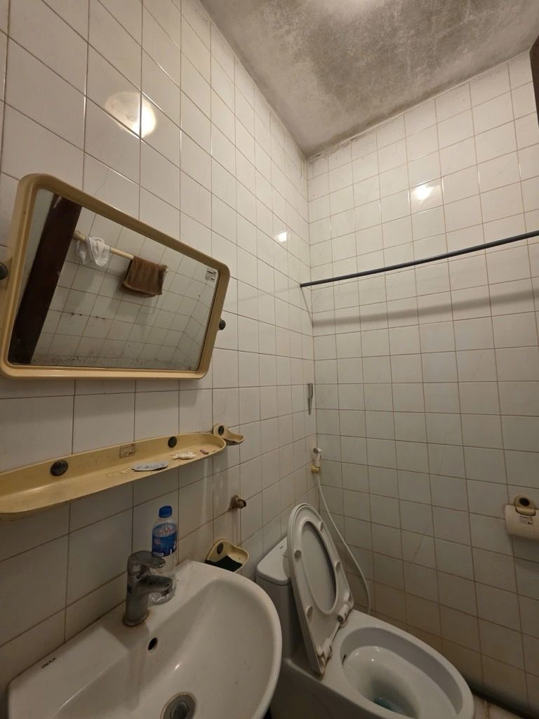 Bán nhà Hoàng Văn Thái - diện tích 106m2 3 tầng - LÔ GÓC - Ô TÔ - KINH DOANH - giá 29,8 tỷ