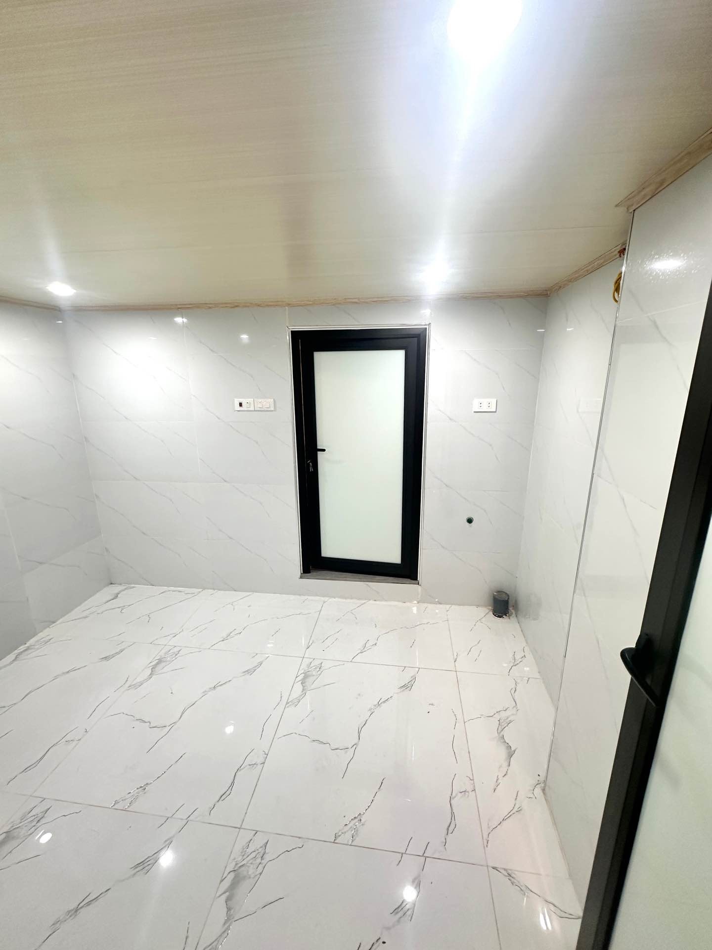 Bán nhà Tân Mai - diện tích 34m2 1 tầng - Ô tô đỗ cửa - giá 3,3 tỷ
