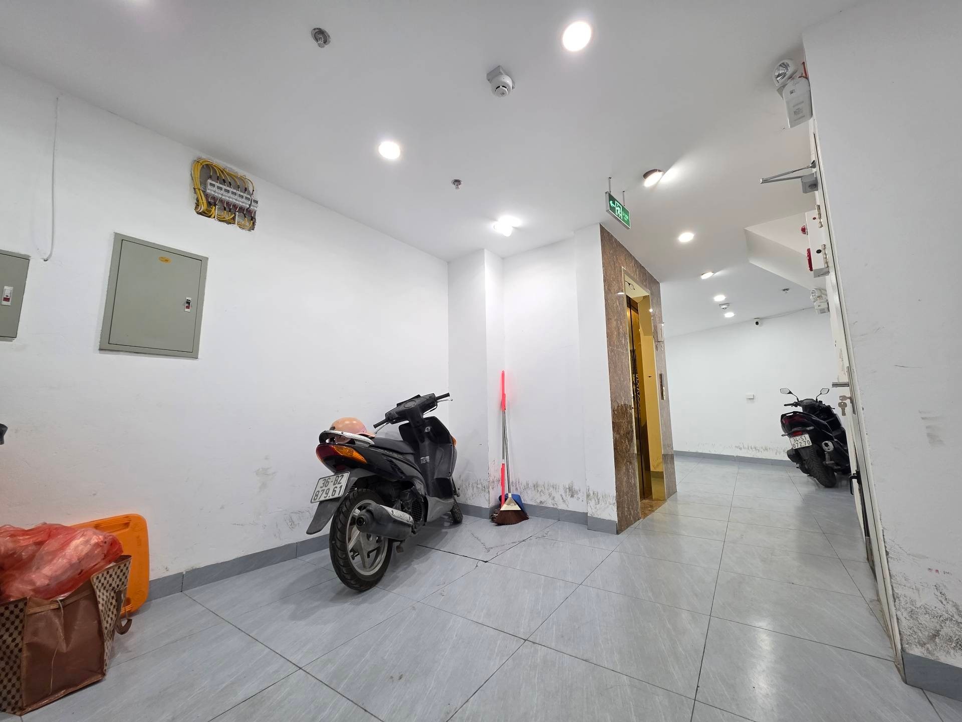 Bán nhà Minh Khai - diện tích 37m2 5 tầng - thang máy - giá 9,9 tỷ