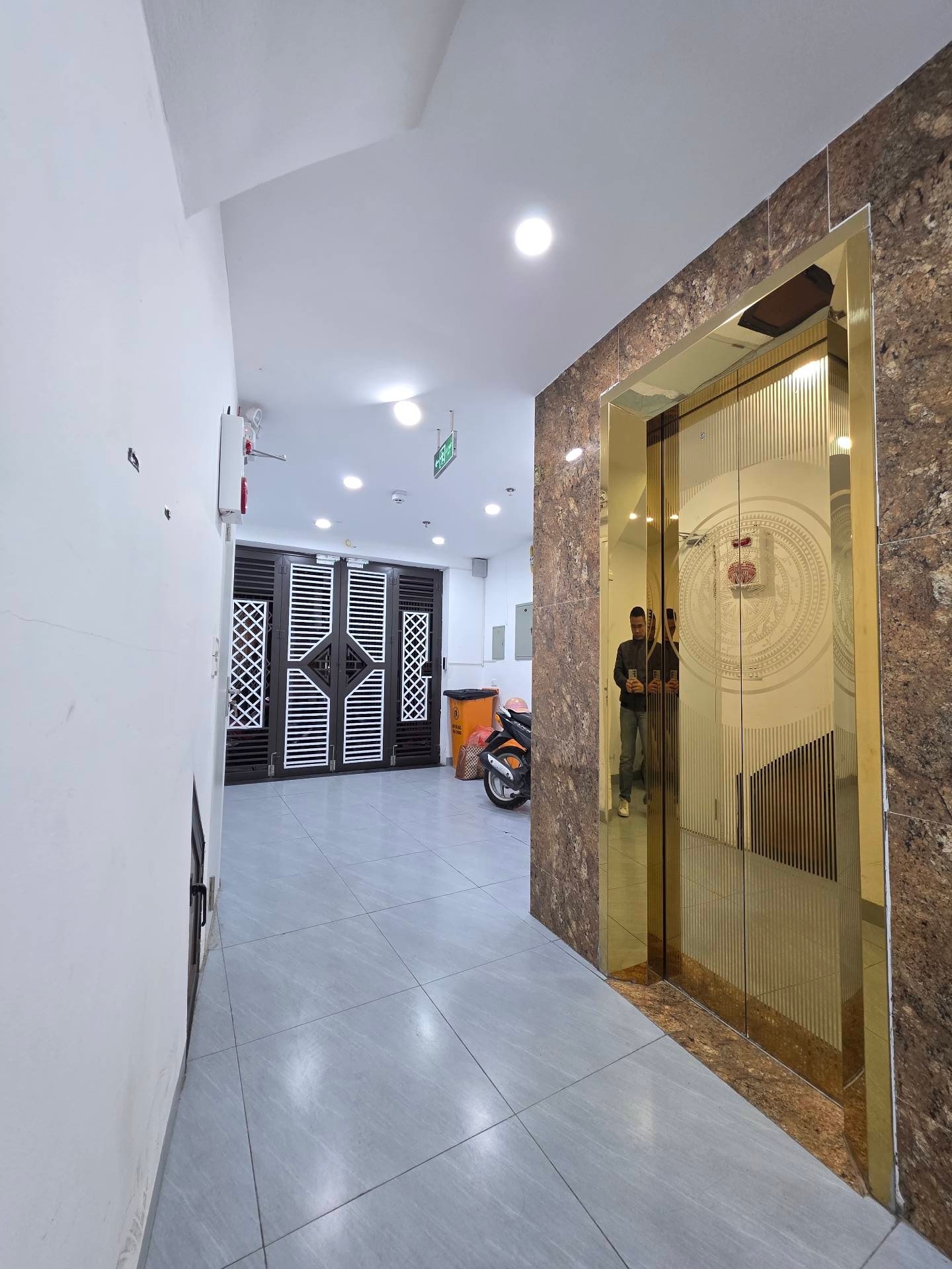 Bán nhà Minh Khai - diện tích 37m2 5 tầng - thang máy - giá 9,9 tỷ