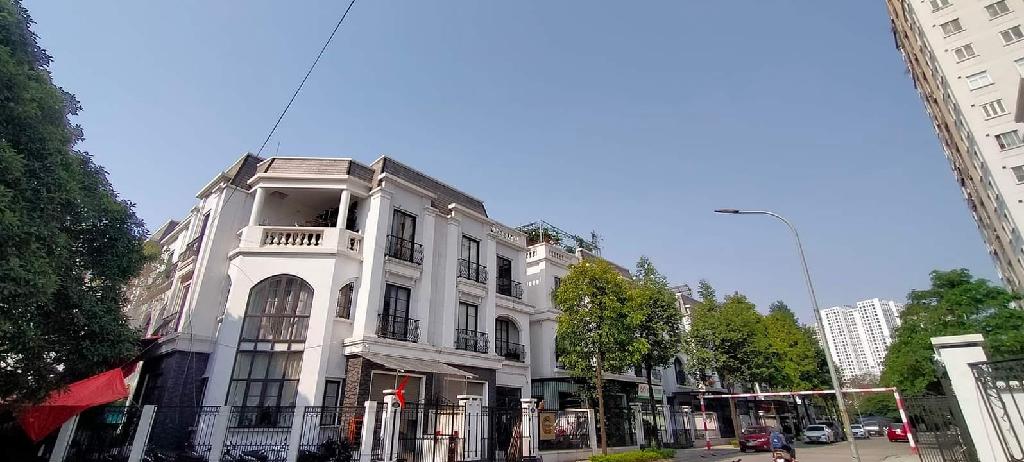 Bán nhà Kim Giang - diện tích 700m2 1 tầng - Biệt thự sân vườn - giá 45 tỷ