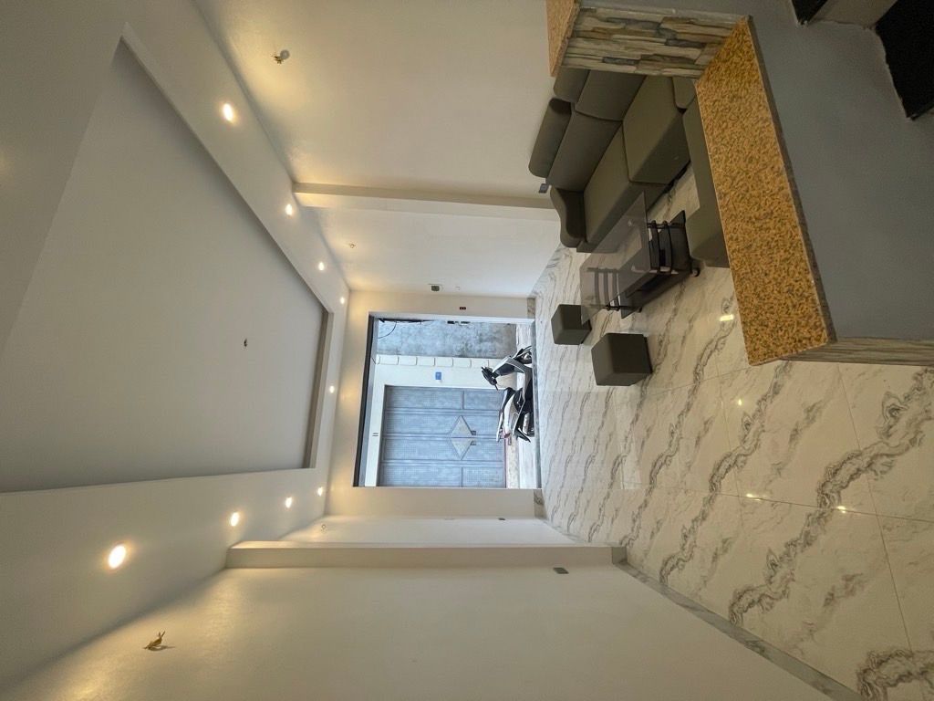 Bán nhà Định Công Hạ - diện tích 52m2 3 tầng - Nhà mặt ngõ thông - giá 4,8 tỷ