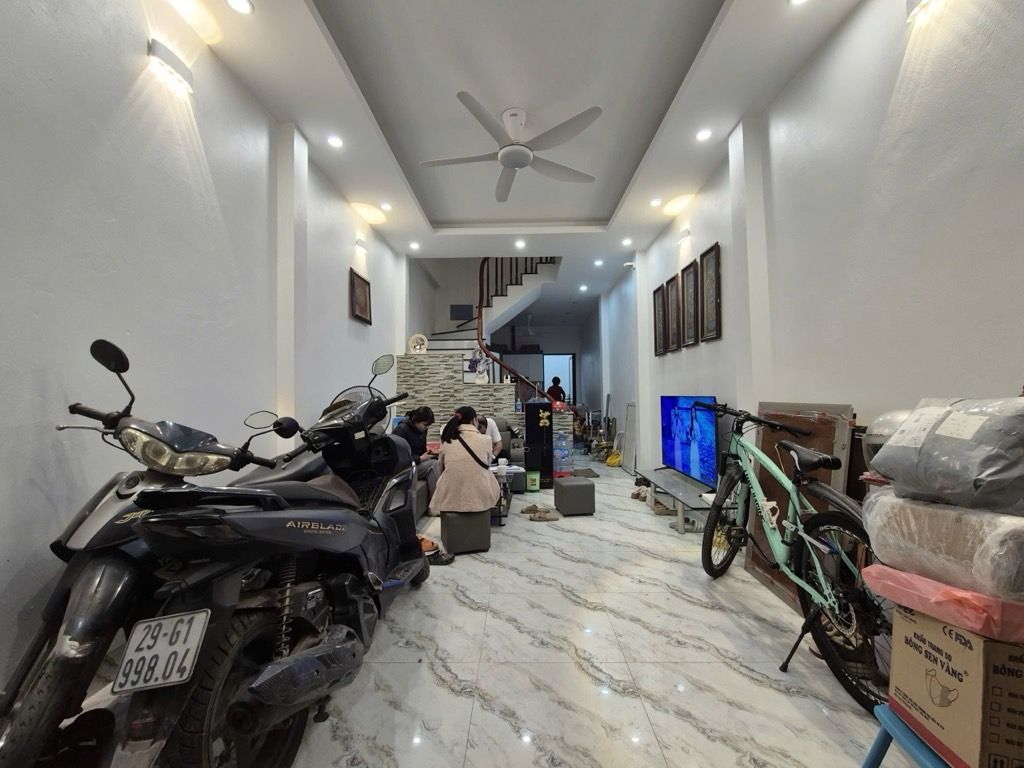 Bán nhà Định Công Hạ - diện tích 52m2 3 tầng - Nhà mặt ngõ thông - giá 4,8 tỷ