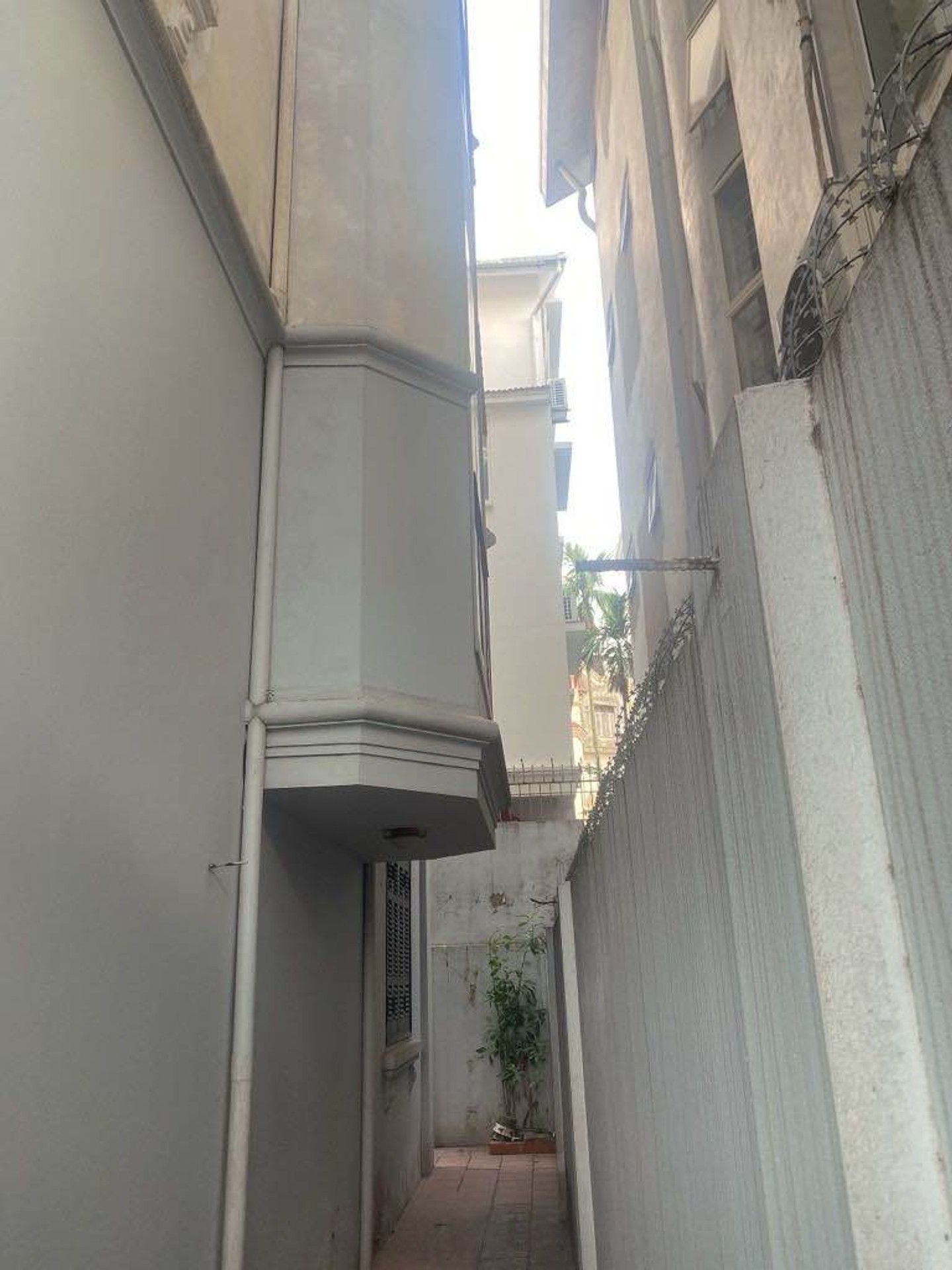 Bán nhà Bắc Linh Đàm - diện tích 180m2 4 tầng - ô tô tránh - giá 48,5 tỷ