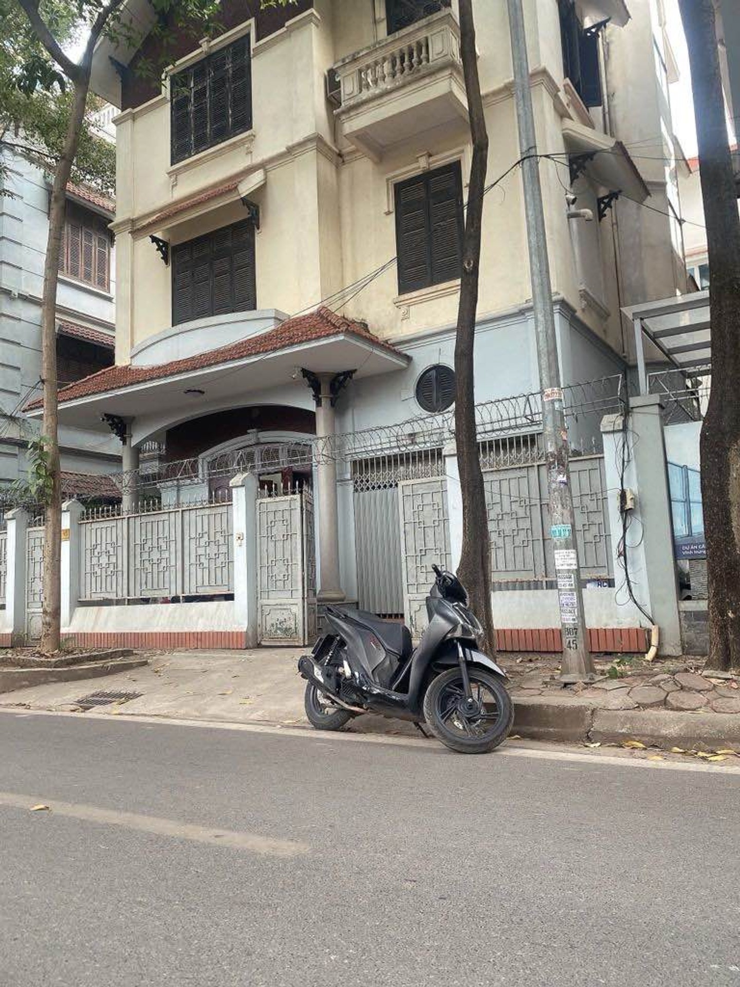 Bán nhà Bắc Linh Đàm - diện tích 180m2 4 tầng - ô tô tránh - giá 48,5 tỷ