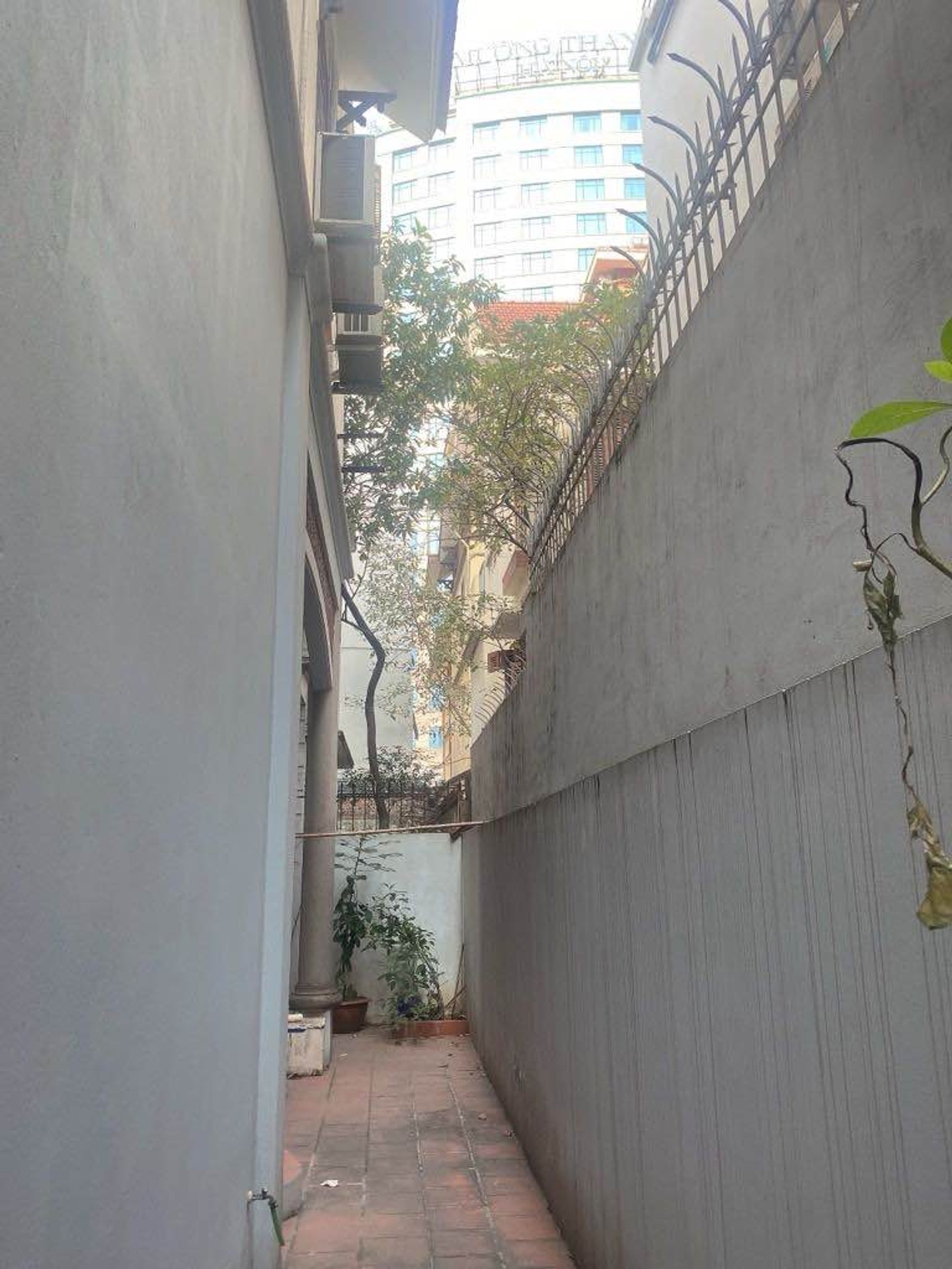 Bán nhà Bắc Linh Đàm - diện tích 180m2 4 tầng - ô tô tránh - giá 48,5 tỷ