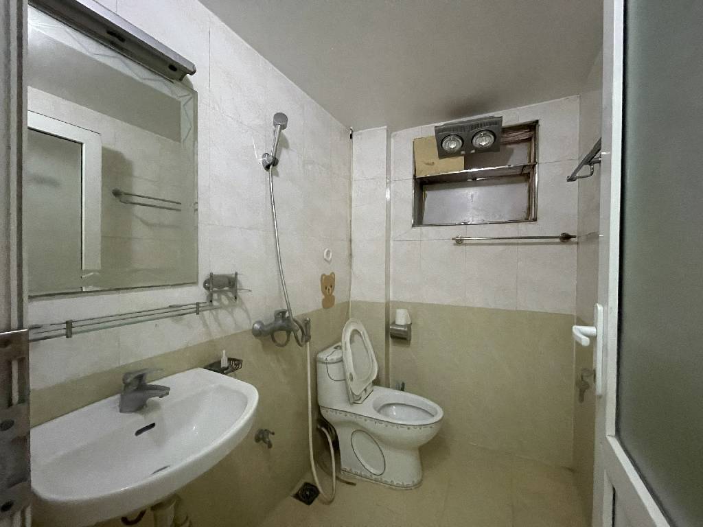 Bán nhà Hòa Bình 4 - diện tích 59m2 4 tầng - Ô Tô CÁCH 3M - giá 9,3 tỷ