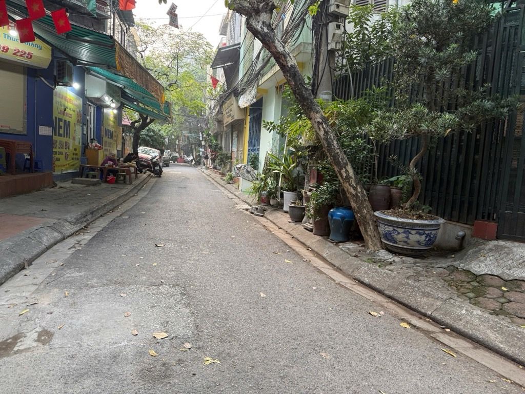 Bán nhà Huỳnh Thúc Kháng - diện tích 52m2 2 tầng - Ô TÔ TRÁNH - giá 25 tỷ