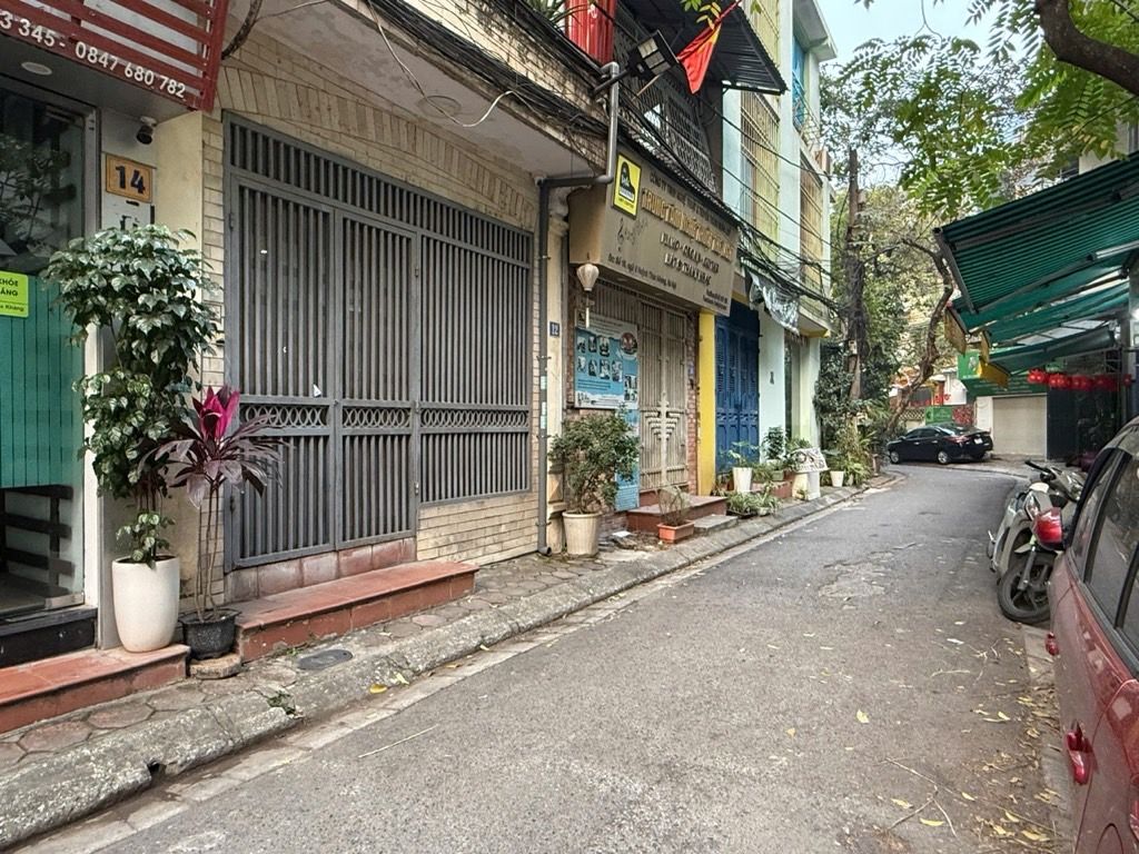 Bán nhà Huỳnh Thúc Kháng - diện tích 52m2 2 tầng - Ô TÔ TRÁNH - giá 25 tỷ