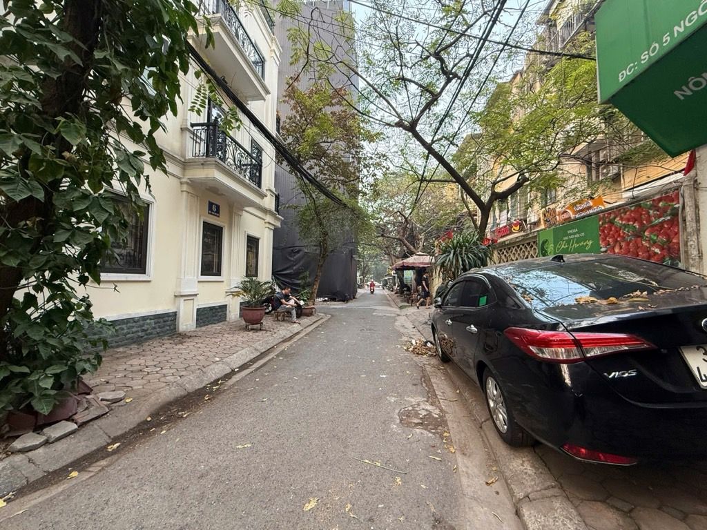 Bán nhà Huỳnh Thúc Kháng - diện tích 52m2 2 tầng - Ô TÔ TRÁNH - giá 25 tỷ