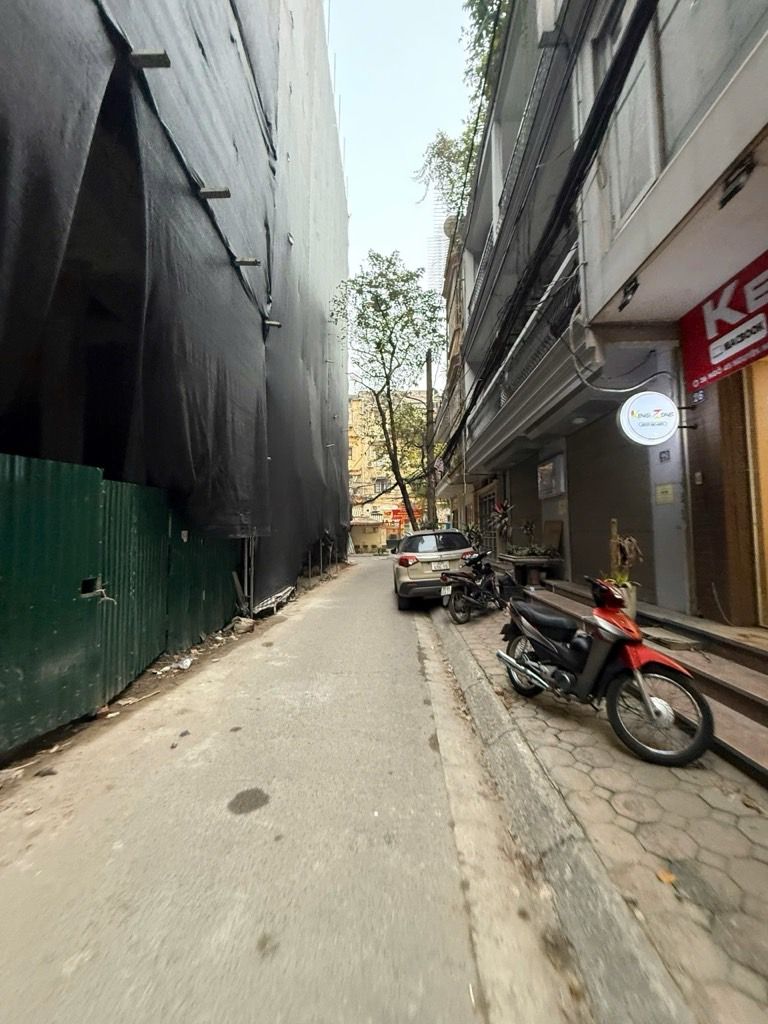 Bán nhà Huỳnh Thúc Kháng - diện tích 52m2 2 tầng - Ô TÔ TRÁNH - giá 25 tỷ