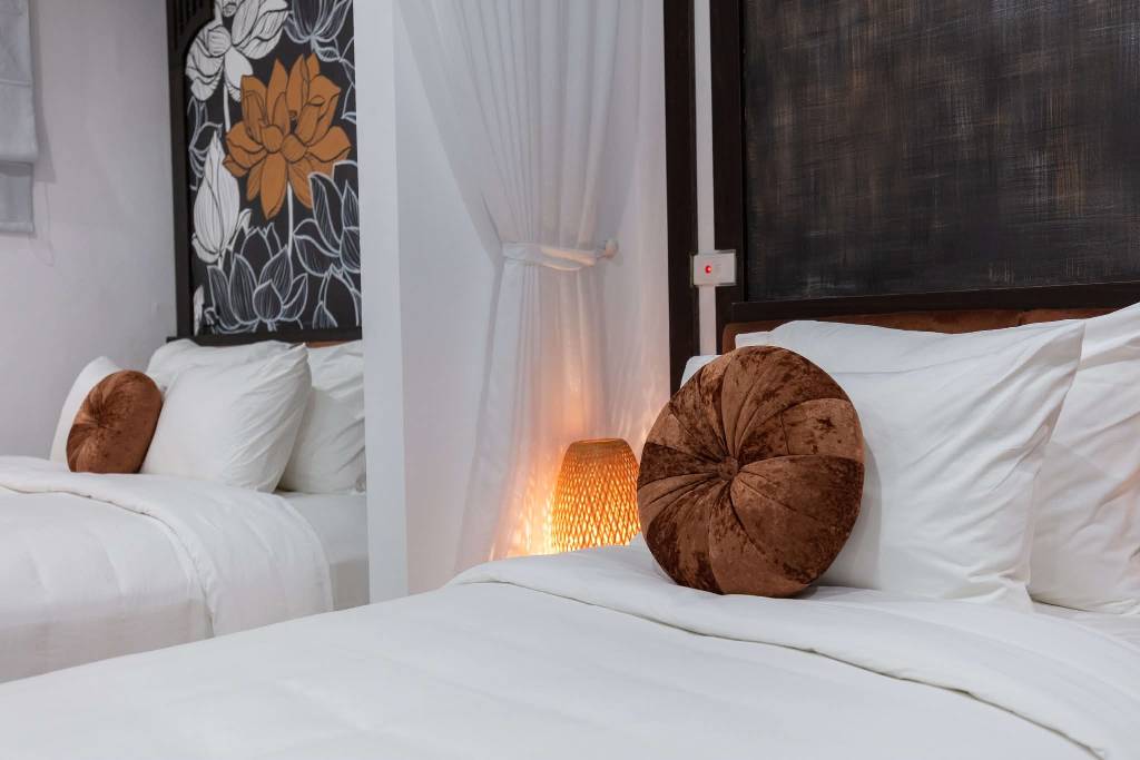 Bán nhà Ngõ Trạm - diện tích 71m2 7 tầng - Khách sạn 7 tầng cho thuê 70tr/tháng - giá 68 tỷ