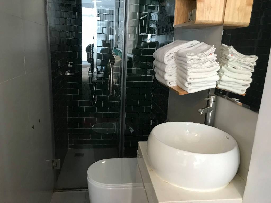 Bán nhà Ngõ Trạm - diện tích 71m2 7 tầng - Khách sạn 7 tầng cho thuê 70tr/tháng - giá 68 tỷ