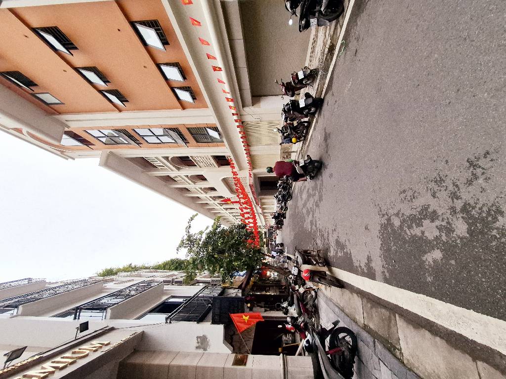 Bán nhà Ngõ Trạm - diện tích 71m2 7 tầng - Khách sạn 7 tầng cho thuê 70tr/tháng - giá 68 tỷ