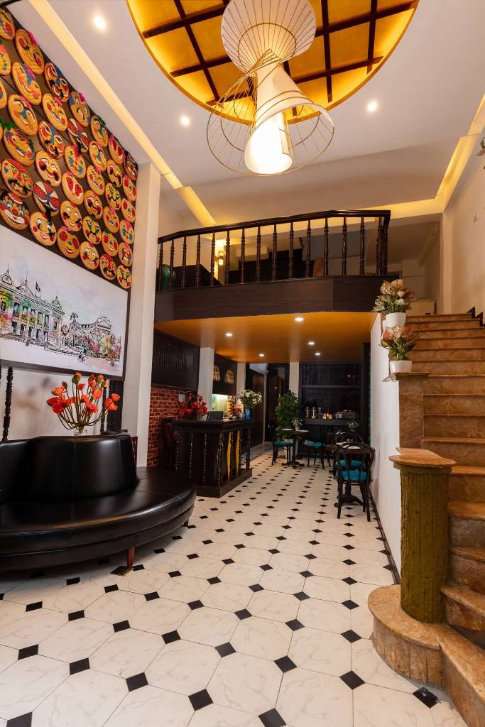 Bán nhà Ngõ Trạm - diện tích 71m2 7 tầng - Khách sạn 7 tầng cho thuê 70tr/tháng - giá 68 tỷ