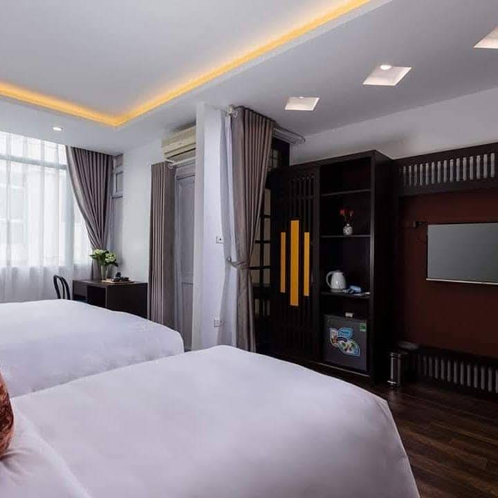 Bán nhà Ngõ Trạm - diện tích 71m2 7 tầng - Khách sạn 7 tầng cho thuê 70tr/tháng - giá 68 tỷ