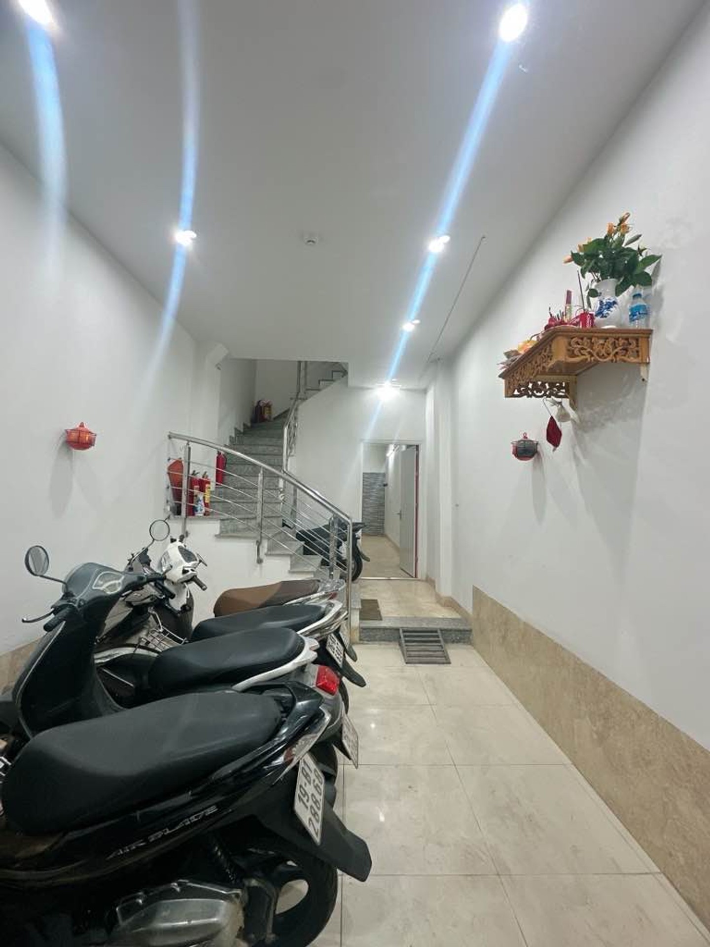 Bán nhà Nguyễn Trãi - diện tích 50m2 6 tầng - Ô tô nhỏ đỗ cửa - giá 16,2 tỷ