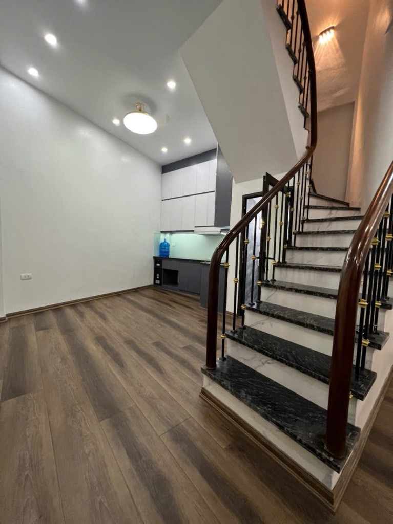 Bán nhà Ngõ Thông Phong - diện tích 40m2 4 tầng - Mặt ngách gần phố - giá 8,9 tỷ