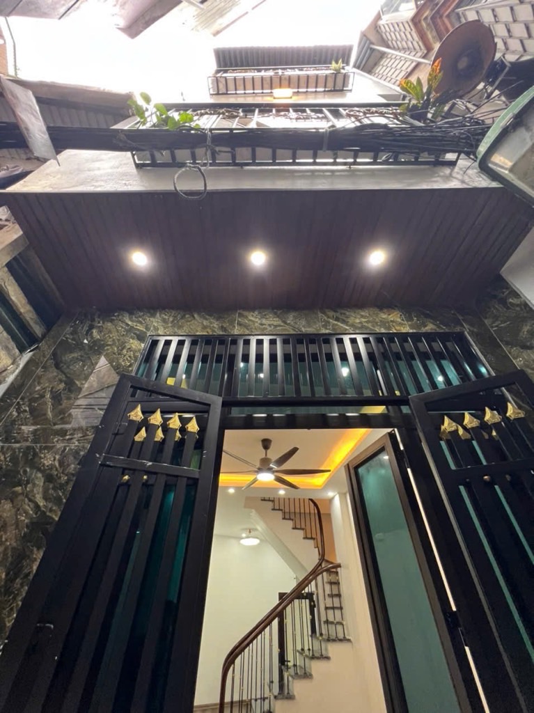 Bán nhà Ngõ Thông Phong - diện tích 40m2 4 tầng - Mặt ngách gần phố - giá 8,9 tỷ