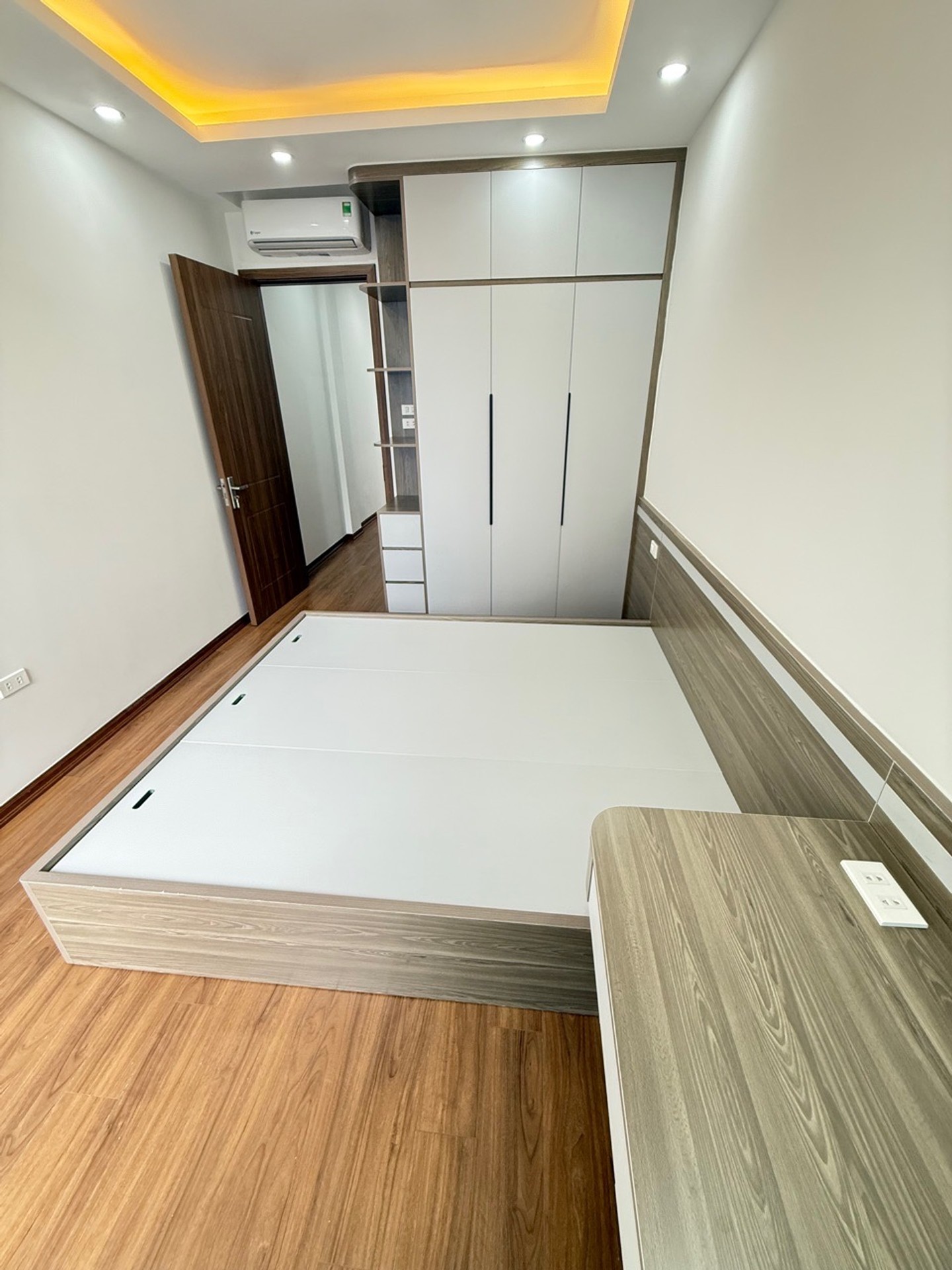 Bán nhà Dương Văn Bé - diện tích 30m2 5 tầng - Thang máy - giá 11,8 tỷ
