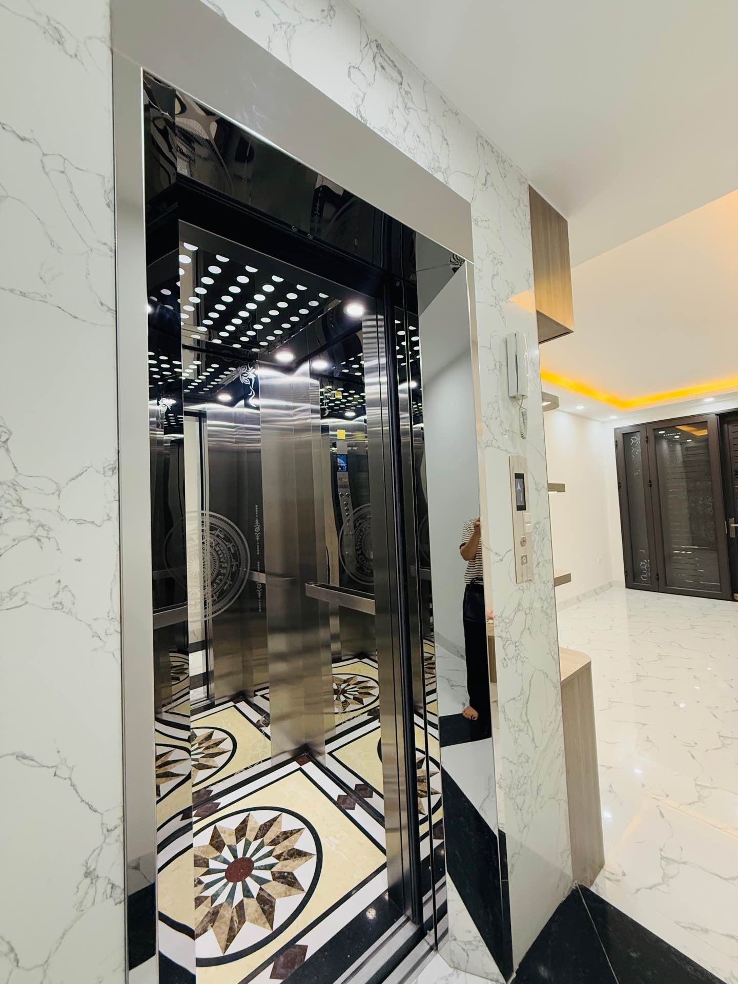 Bán nhà Dương Văn Bé - diện tích 30m2 5 tầng - Thang máy - giá 11,8 tỷ