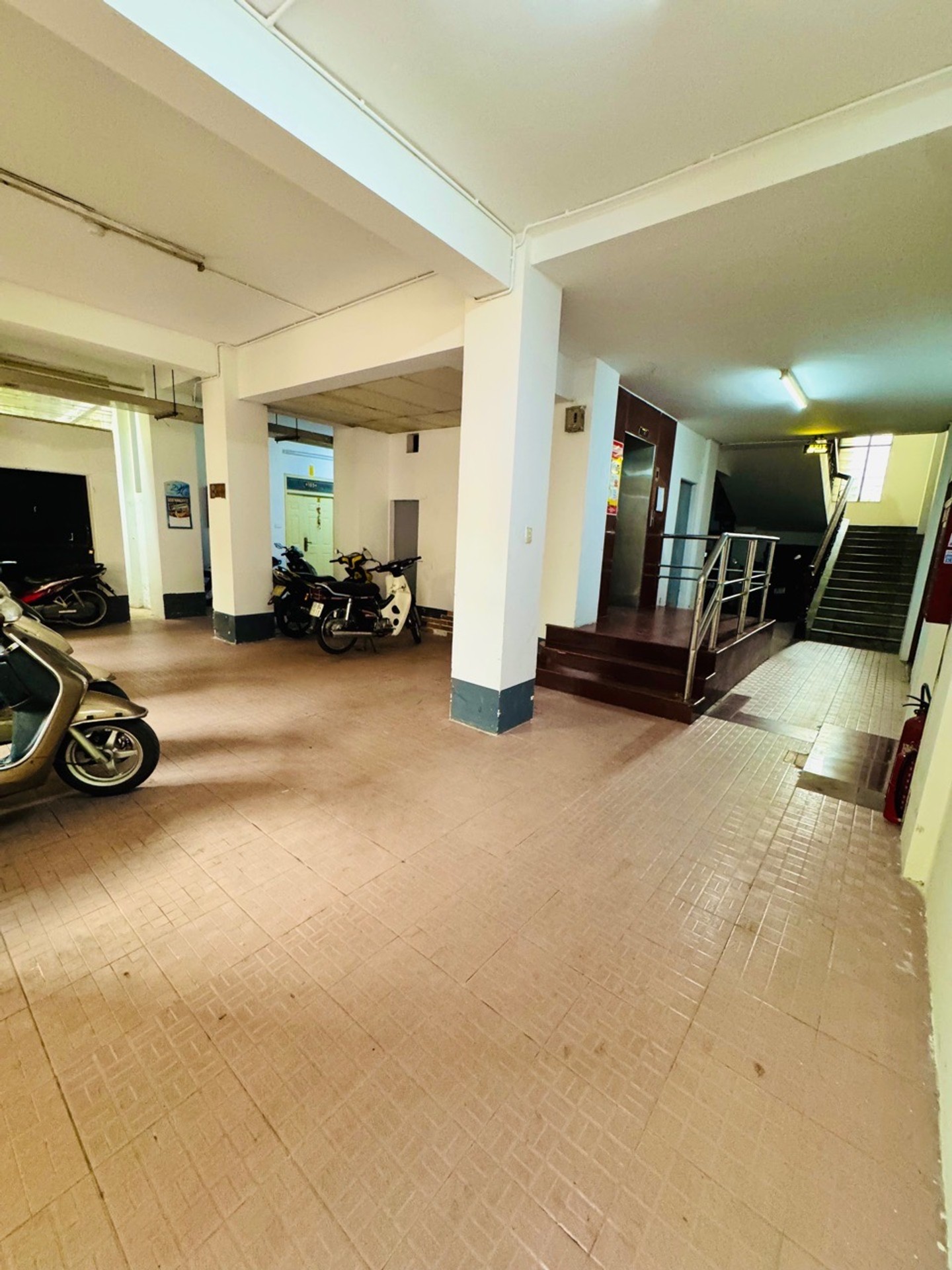 Bán nhà Giải Phóng - diện tích 35m2 7 tầng - Căn hộ chung cư sổ đỏ riêng lâu dài - giá 2,9 tỷ