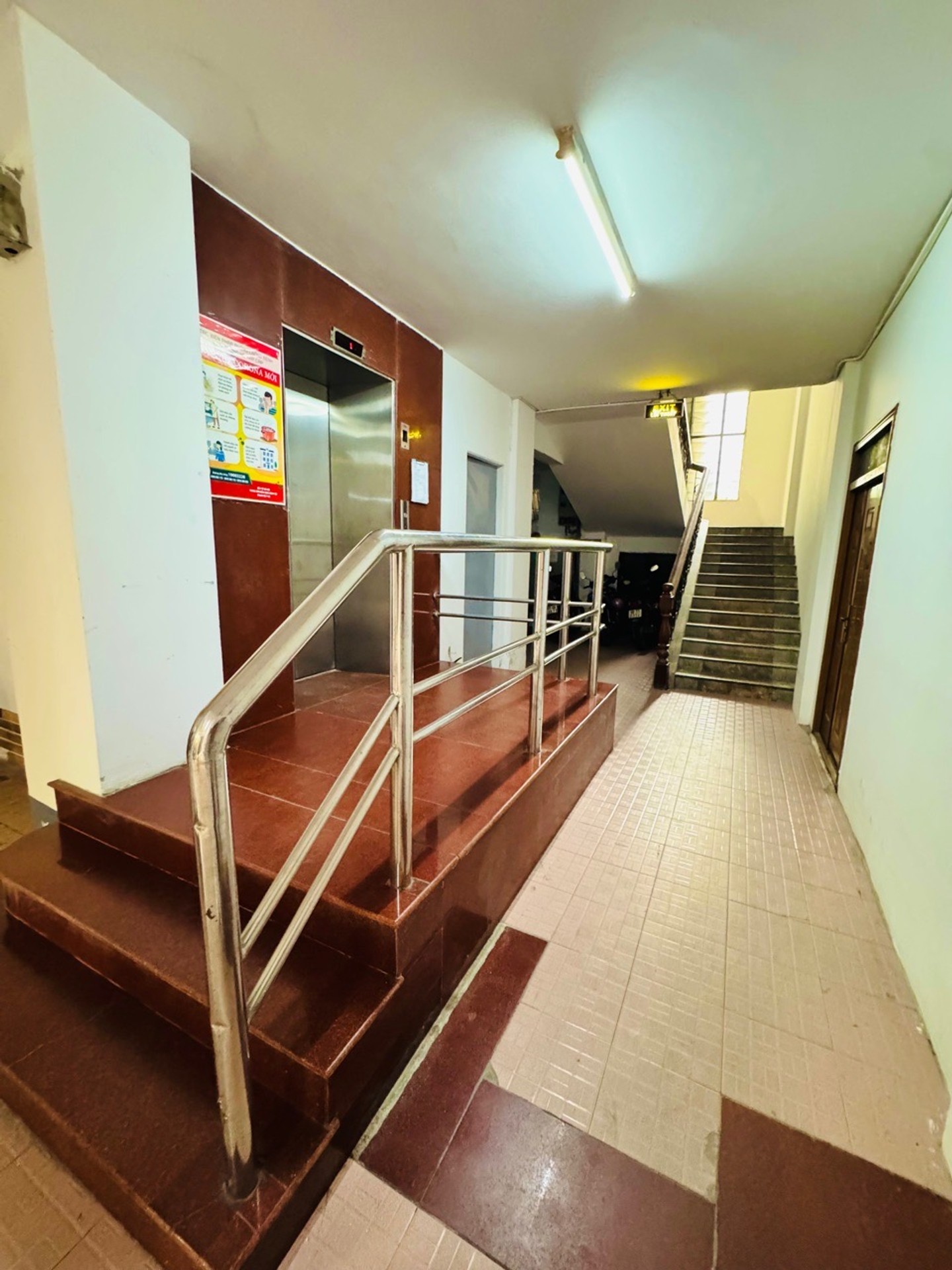 Bán nhà Giải Phóng - diện tích 35m2 7 tầng - Căn hộ chung cư sổ đỏ riêng lâu dài - giá 2,9 tỷ