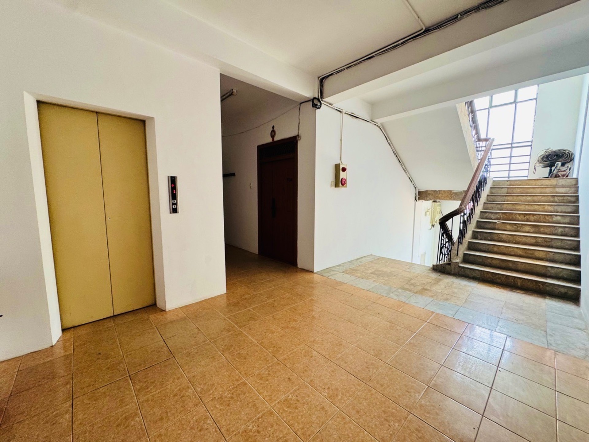 Bán nhà Giải Phóng - diện tích 35m2 7 tầng - Căn hộ chung cư sổ đỏ riêng lâu dài - giá 2,9 tỷ