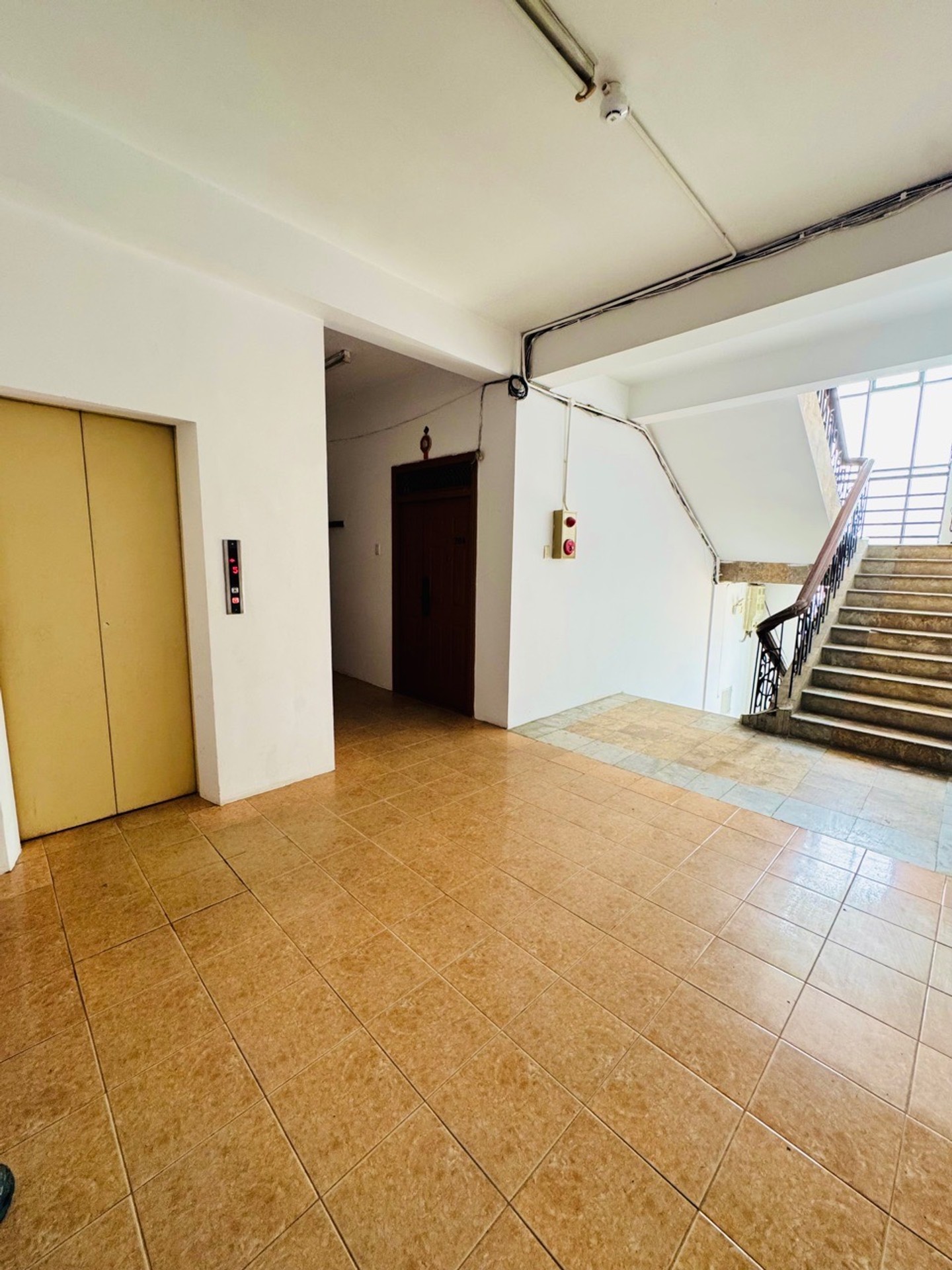 Bán nhà Giải Phóng - diện tích 35m2 7 tầng - Căn hộ chung cư sổ đỏ riêng lâu dài - giá 2,9 tỷ