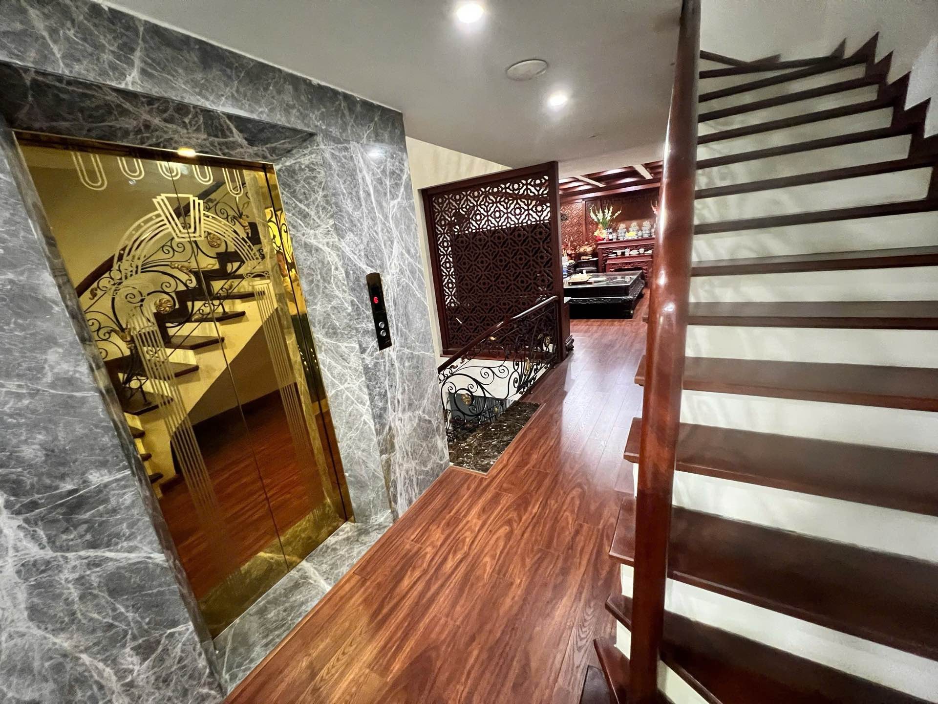 Bán nhà Bùi Huy Bích - diện tích 90m2 7 tầng - Phân lô liền kề - giá 36 tỷ