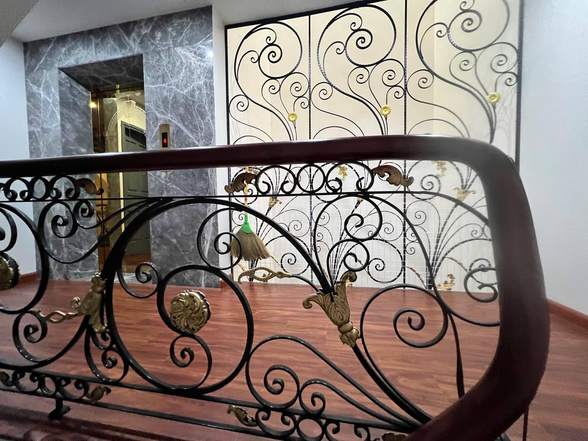 Bán nhà Bùi Huy Bích - diện tích 90m2 7 tầng - Phân lô liền kề - giá 36 tỷ