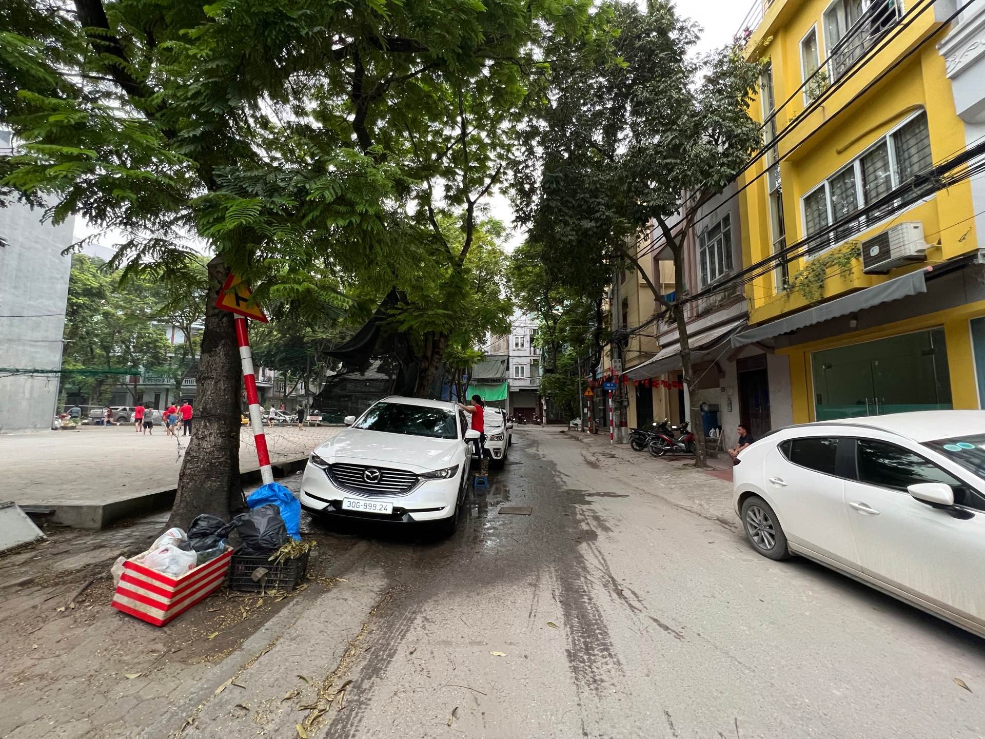 Bán nhà Bùi Huy Bích - diện tích 90m2 7 tầng - Phân lô liền kề - giá 36 tỷ